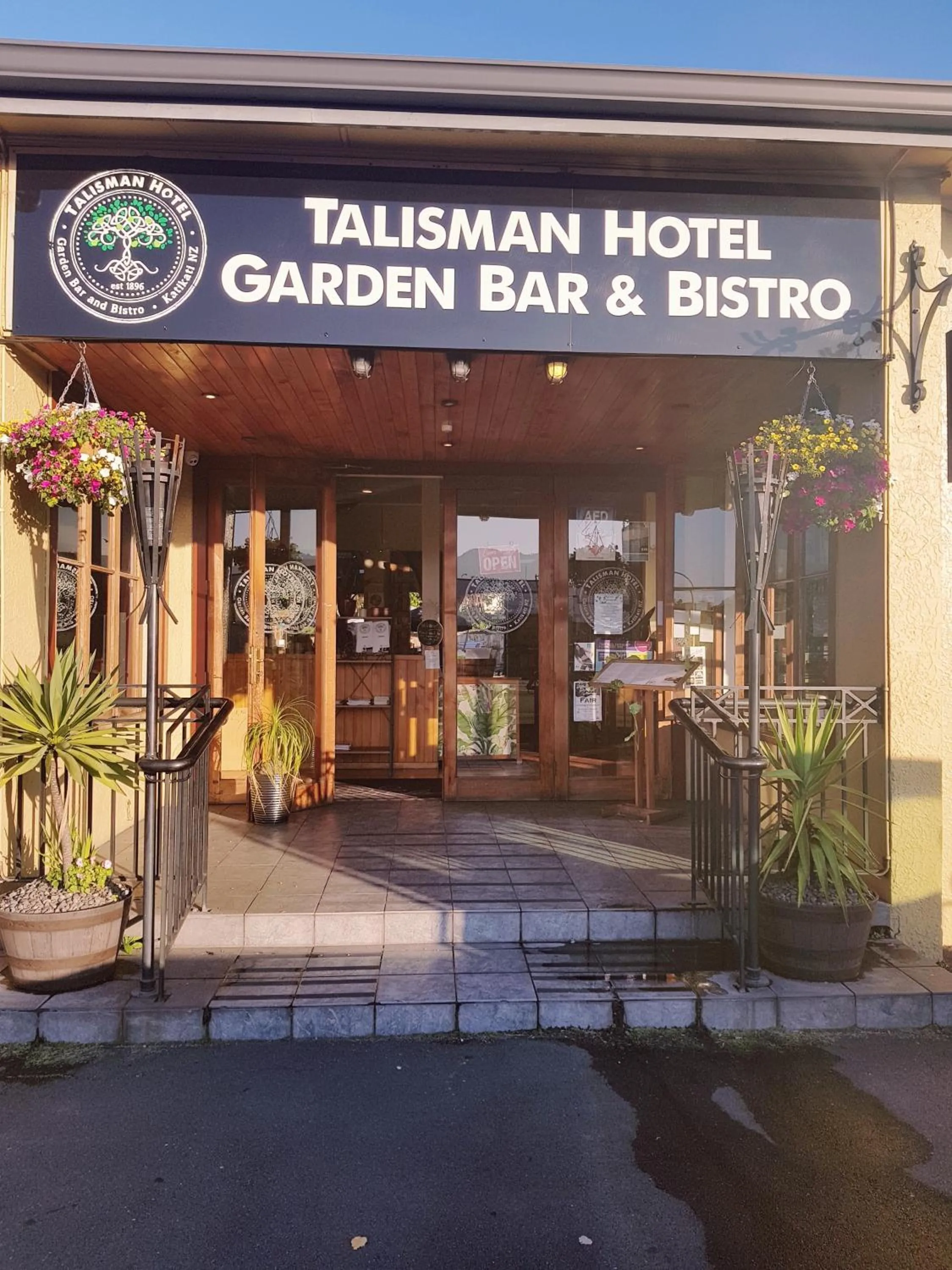 Talisman Hotel & Restaurant