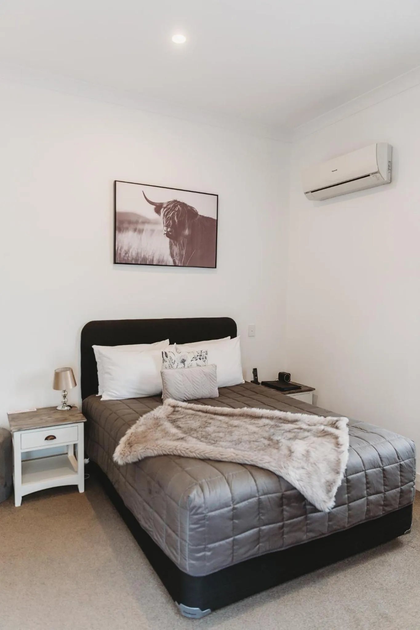 Bed in Talisman Hotel & Restaurant