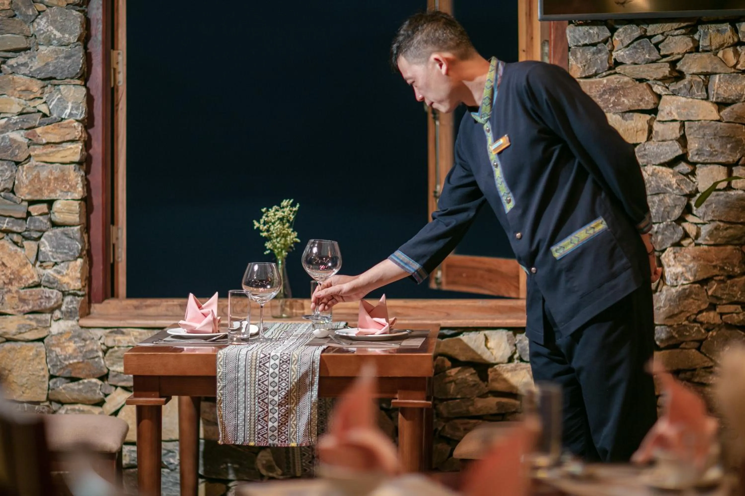 Restaurant/places to eat in Mai Chau Hideaway Lake Resort