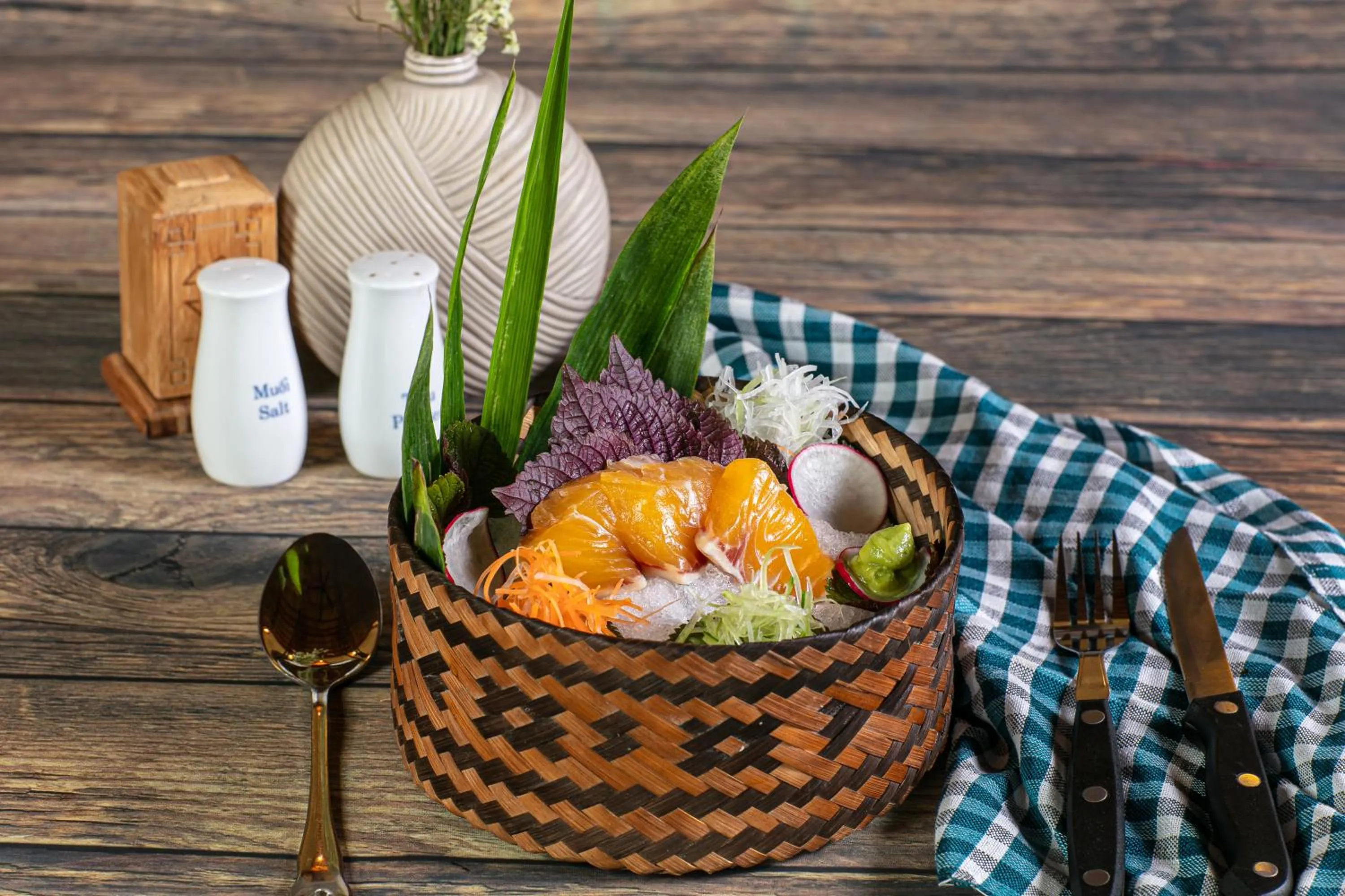 Food in Mai Chau Hideaway Lake Resort