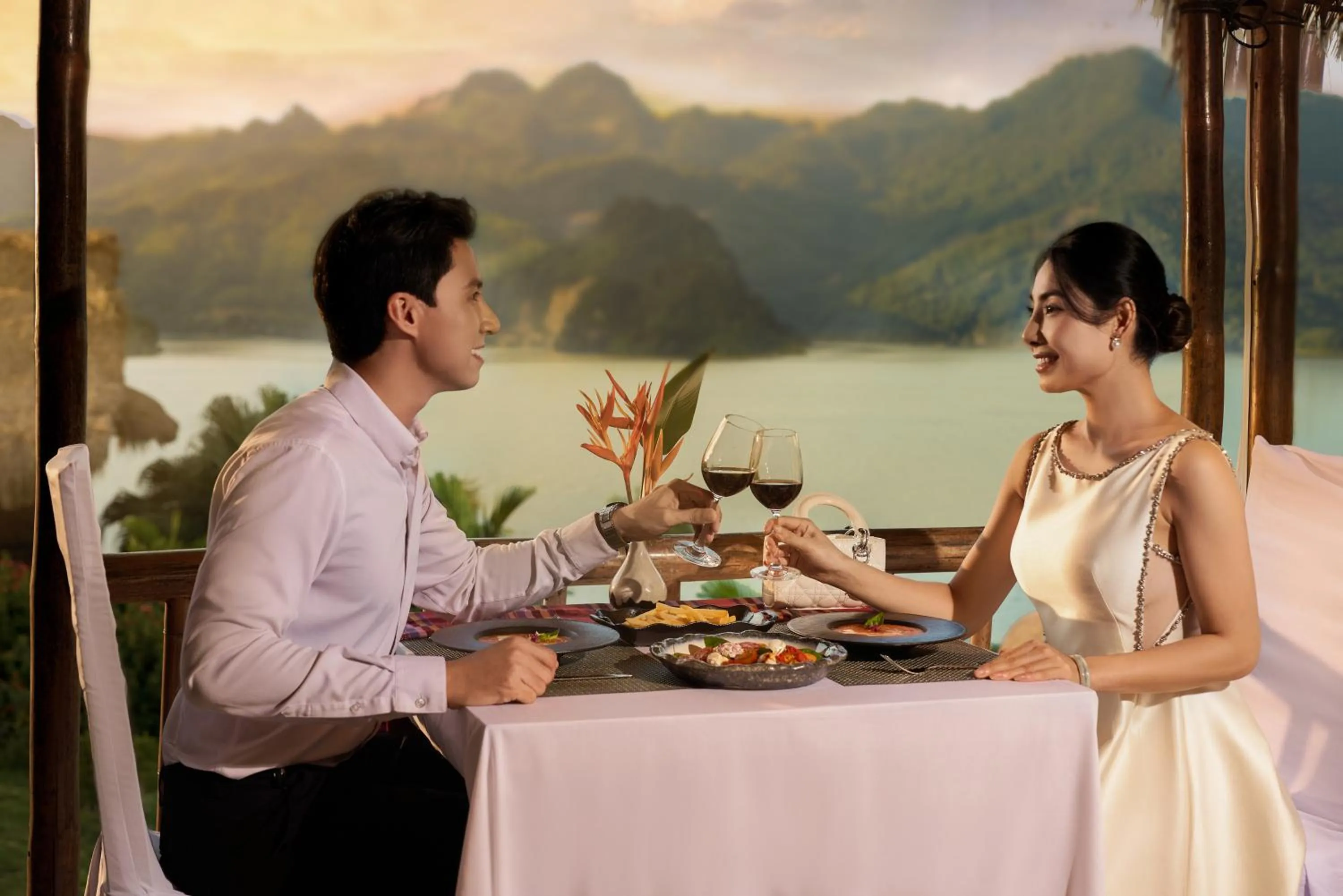 Restaurant/places to eat in Mai Chau Hideaway Lake Resort