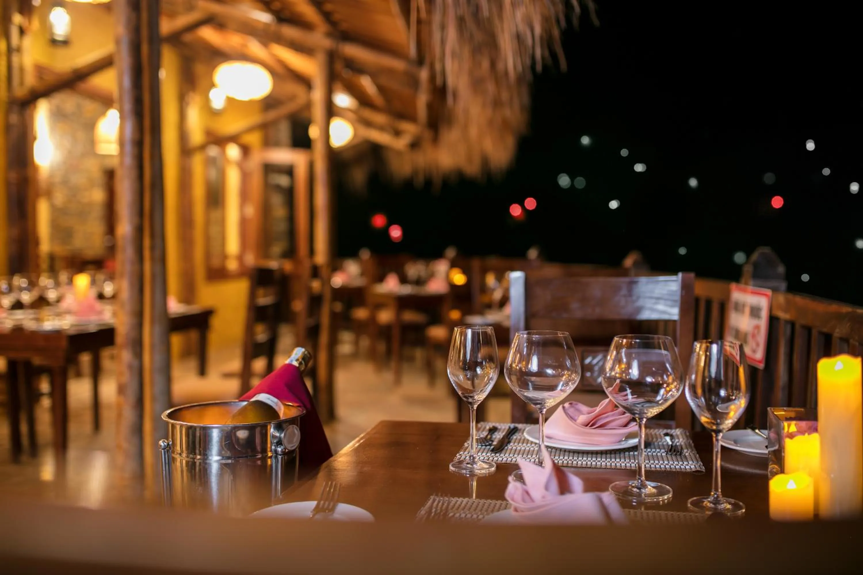 Restaurant/places to eat in Mai Chau Hideaway Lake Resort