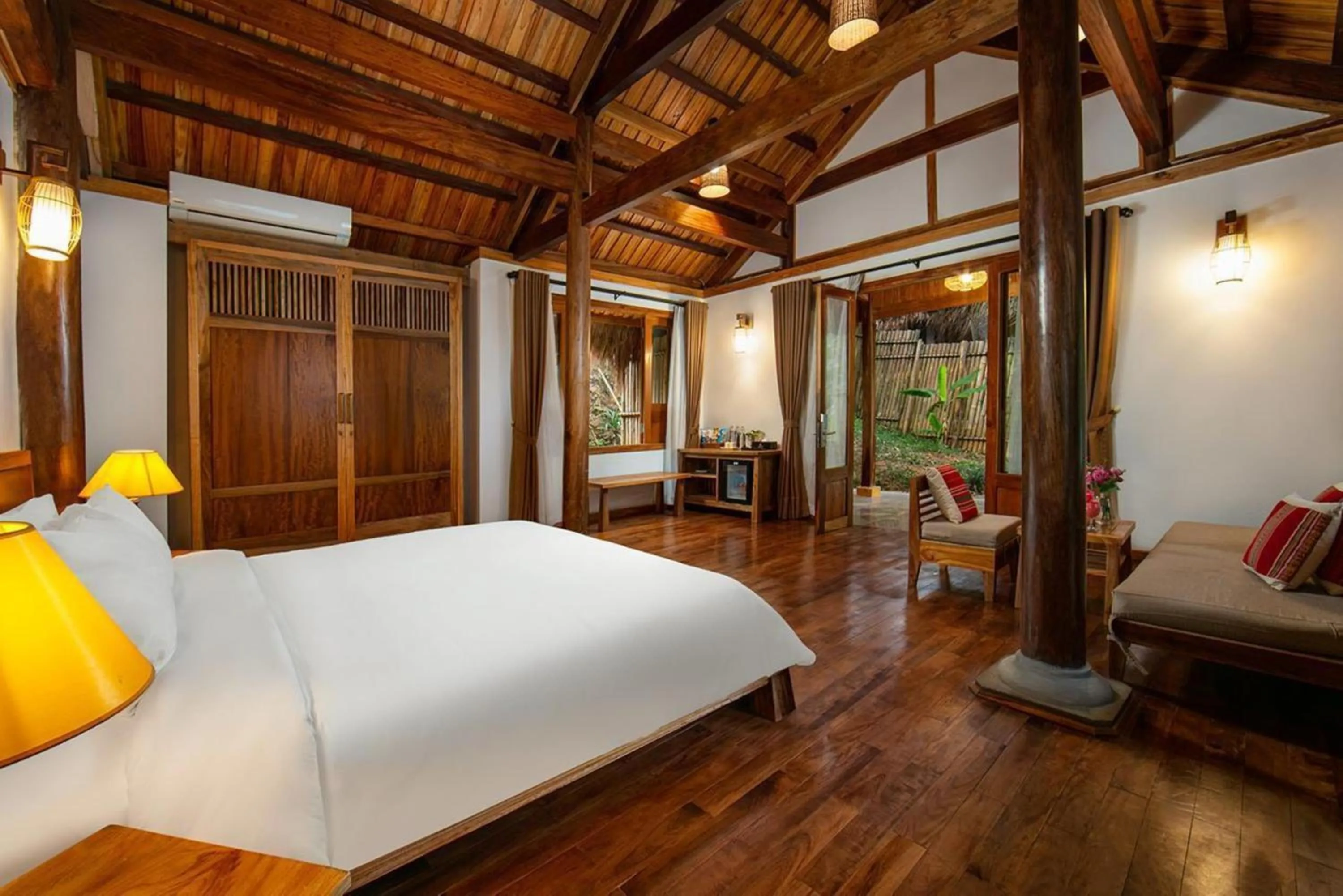 Bed in Mai Chau Hideaway Lake Resort
