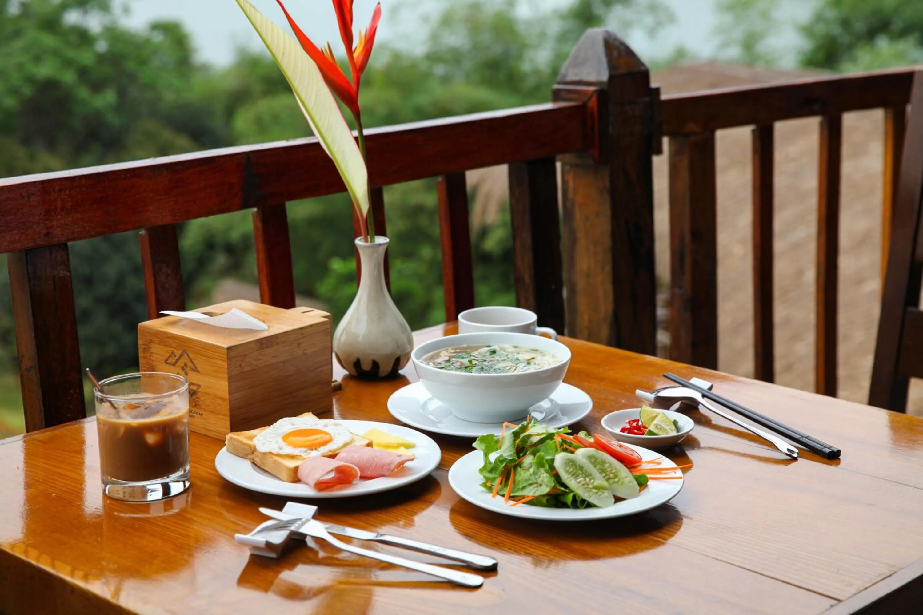 Food and drinks in Mai Chau Hideaway Lake Resort