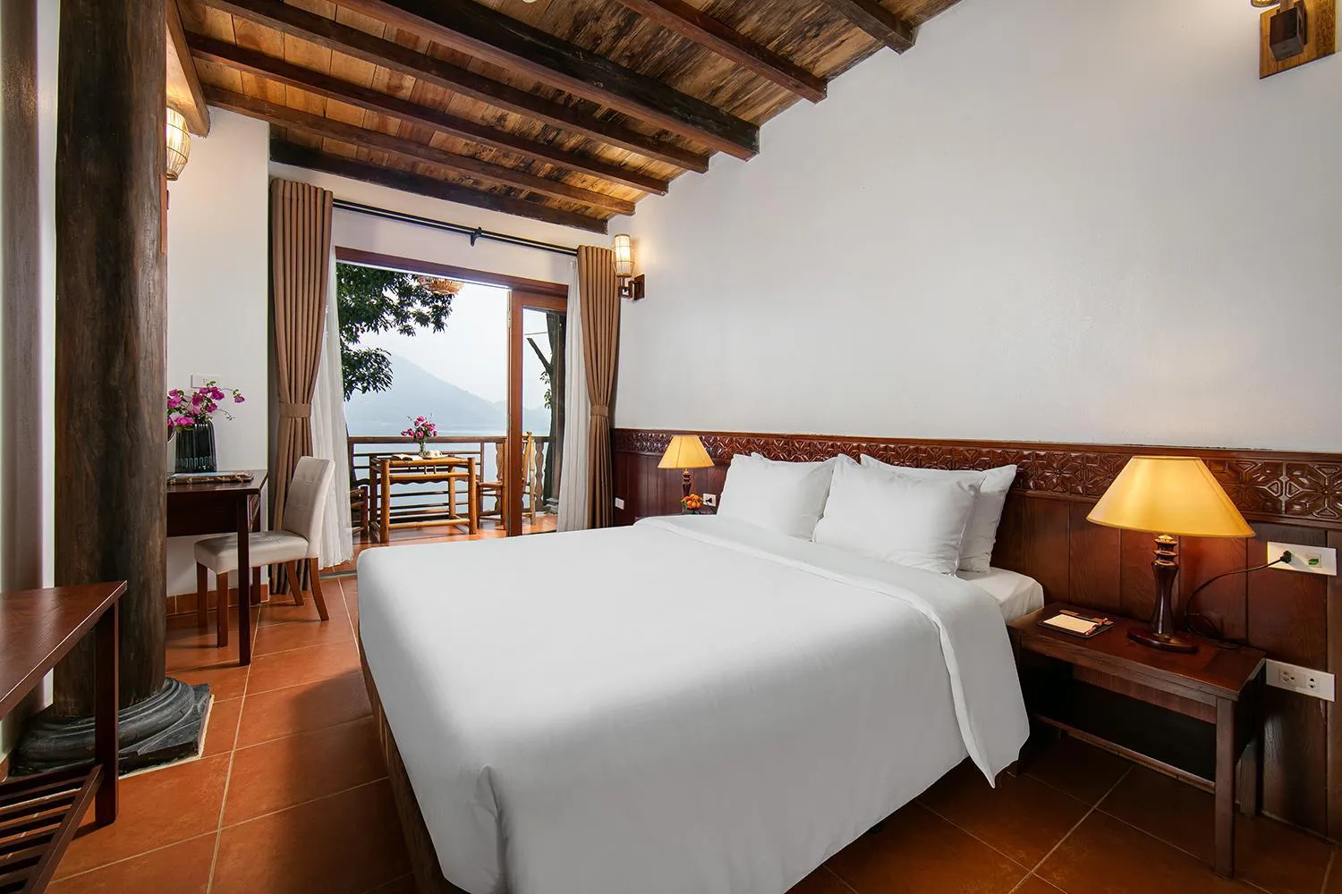 Bed in Mai Chau Hideaway Lake Resort