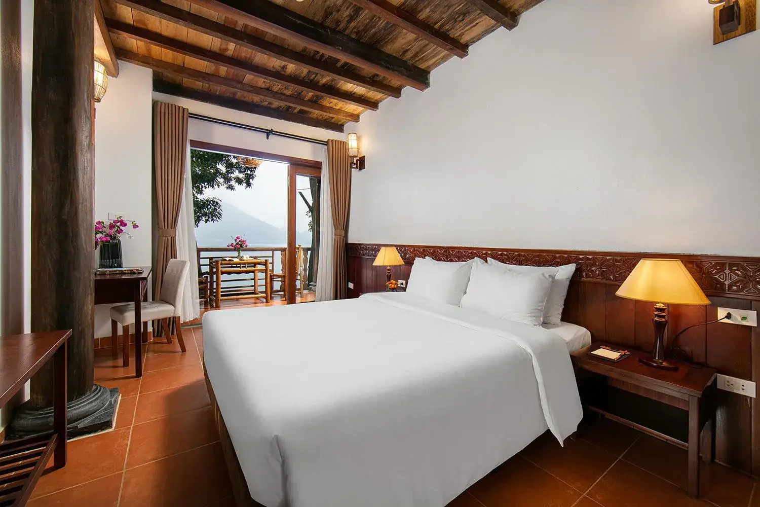 Superior Double Room in Mai Chau Hideaway Lake Resort Superior Double Room in Mai Chau Hideaway Lake Resort