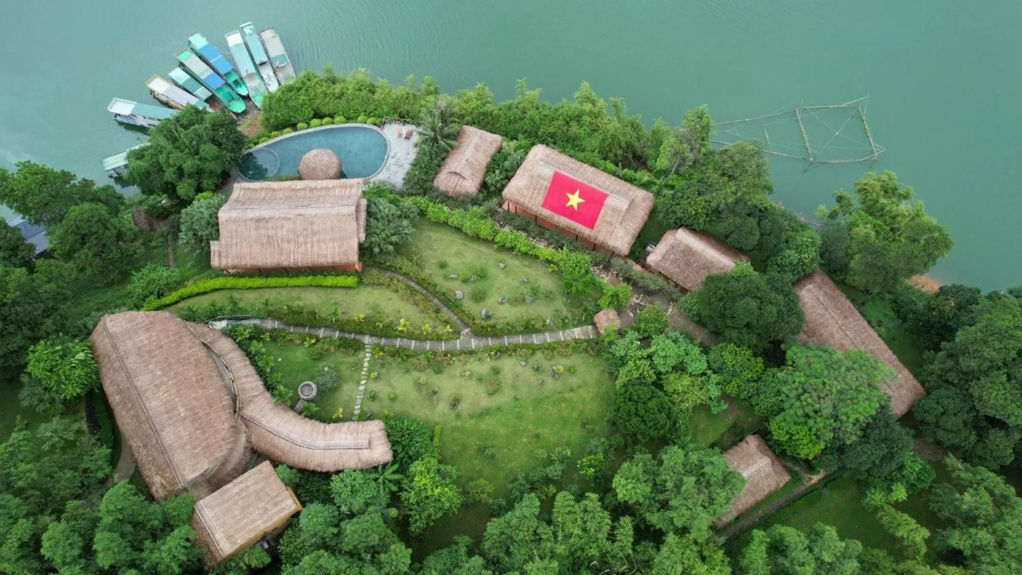 Property building in Mai Chau Hideaway Lake Resort