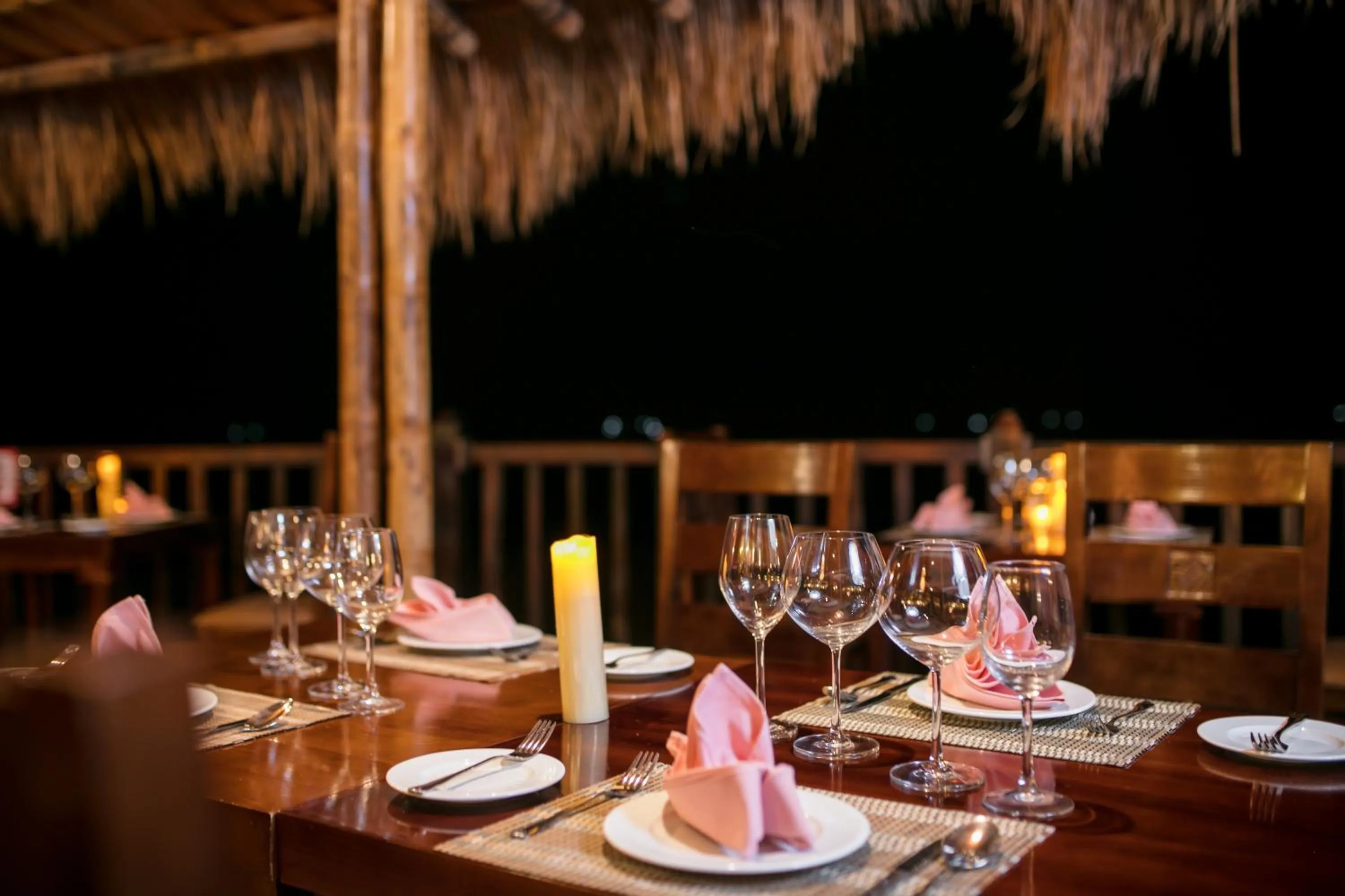 Restaurant/places to eat in Mai Chau Hideaway Lake Resort