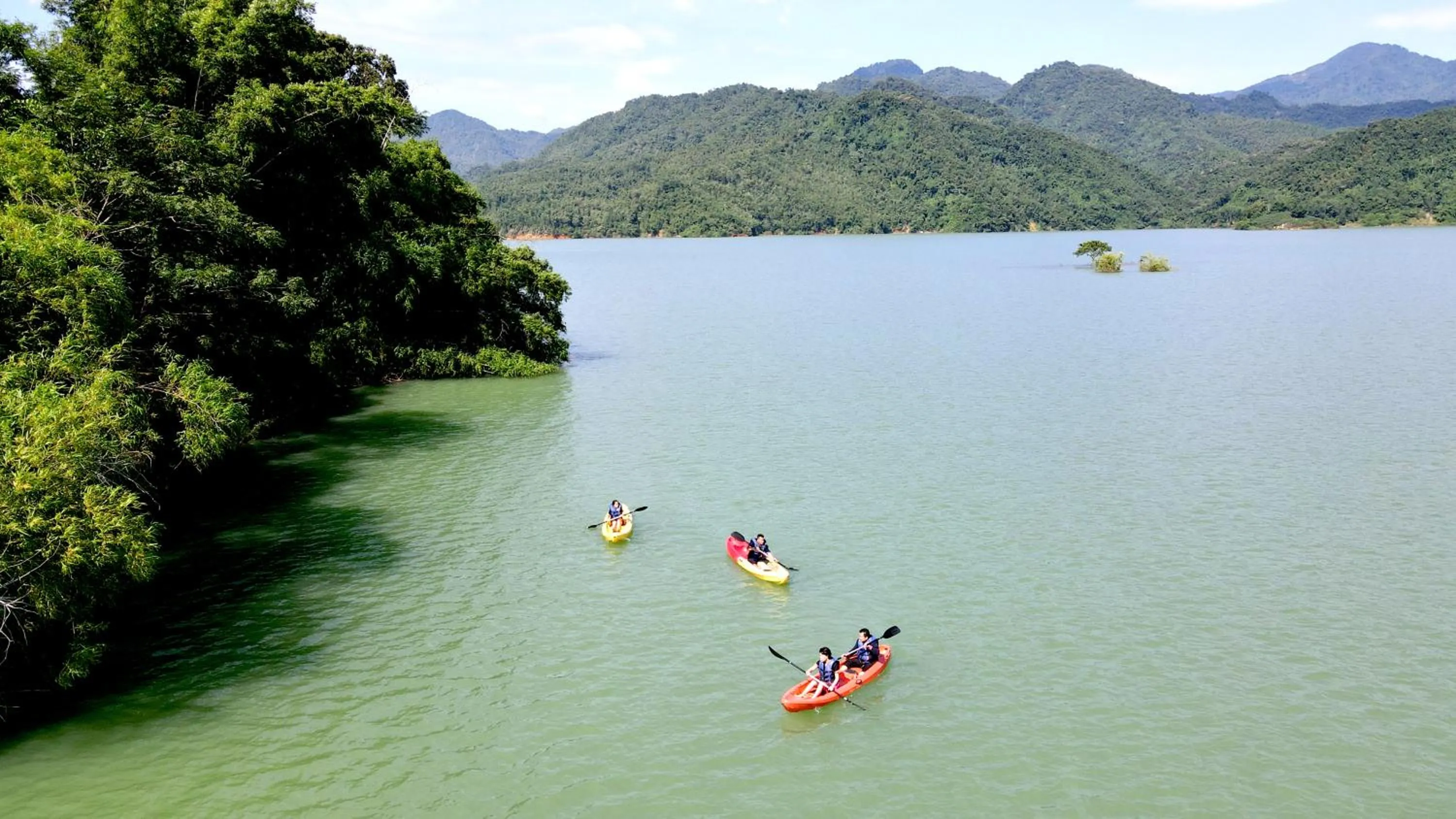 Lake view in Mai Chau Hideaway Lake Resort