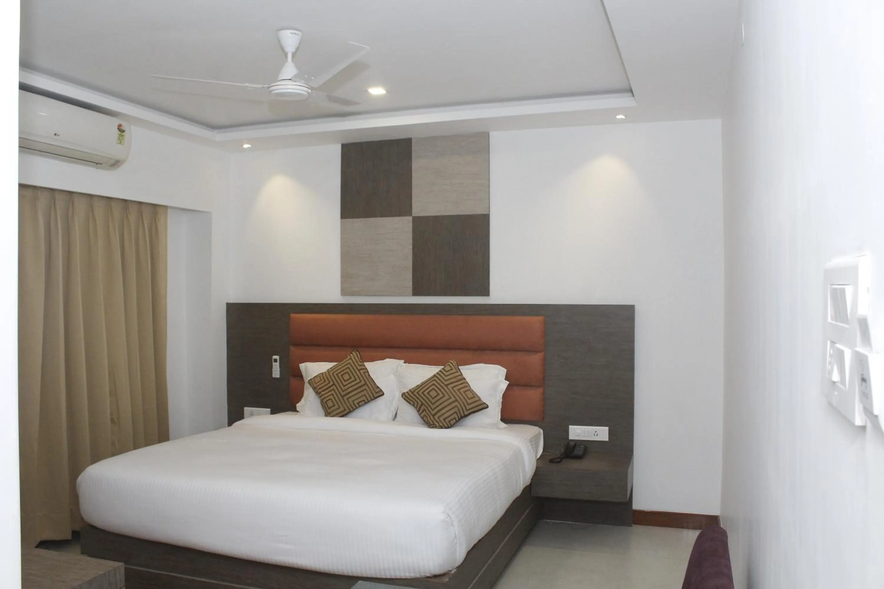 Bed in GK PALACE Pure VEG Hotel