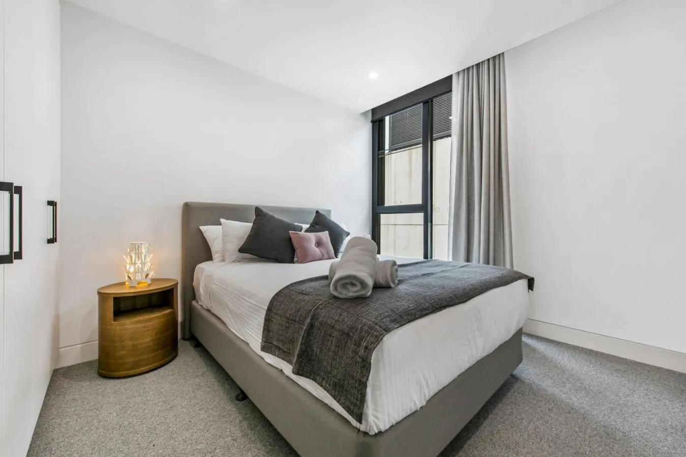 Bedroom, Bed in Melbourne City Apartments - Teri