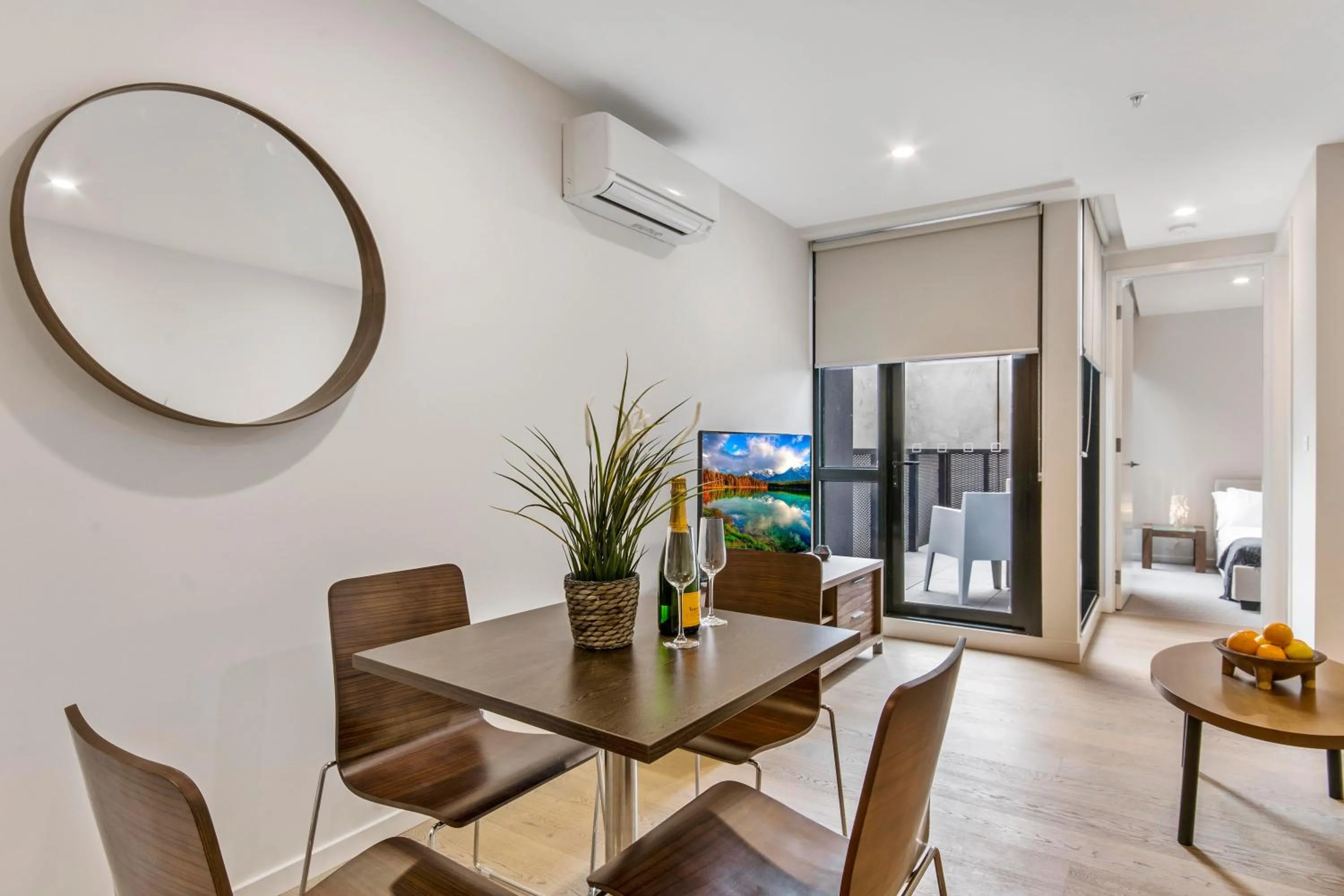 Dining area in Melbourne City Apartments - Teri