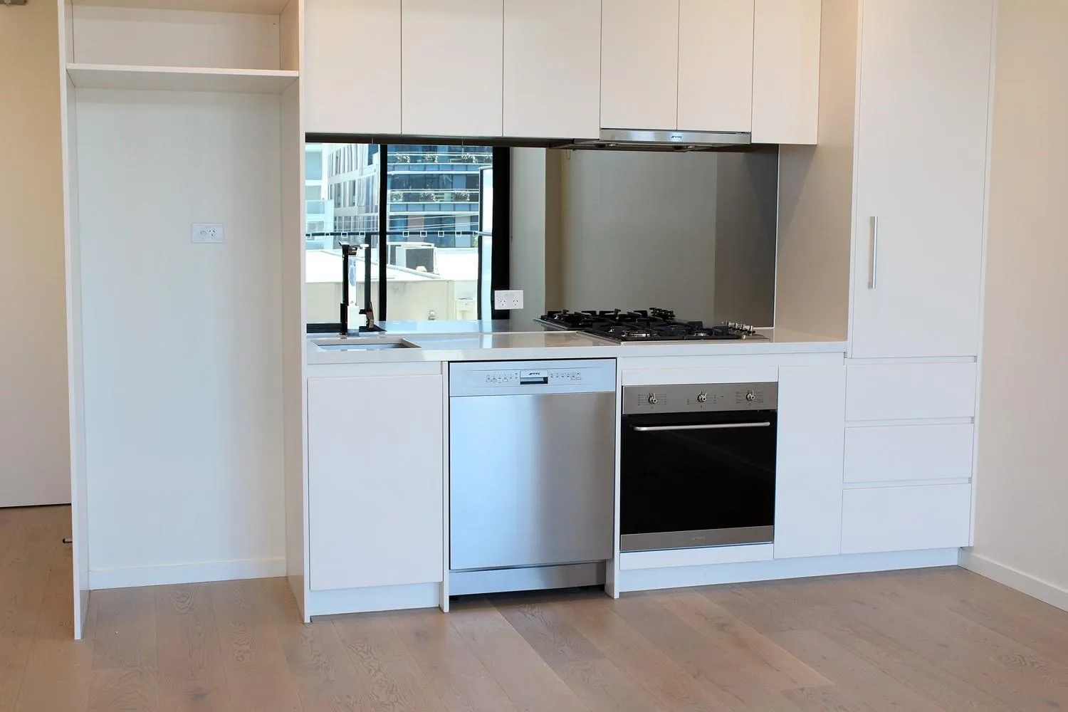 Kitchen or kitchenette in Melbourne City Apartments - Teri