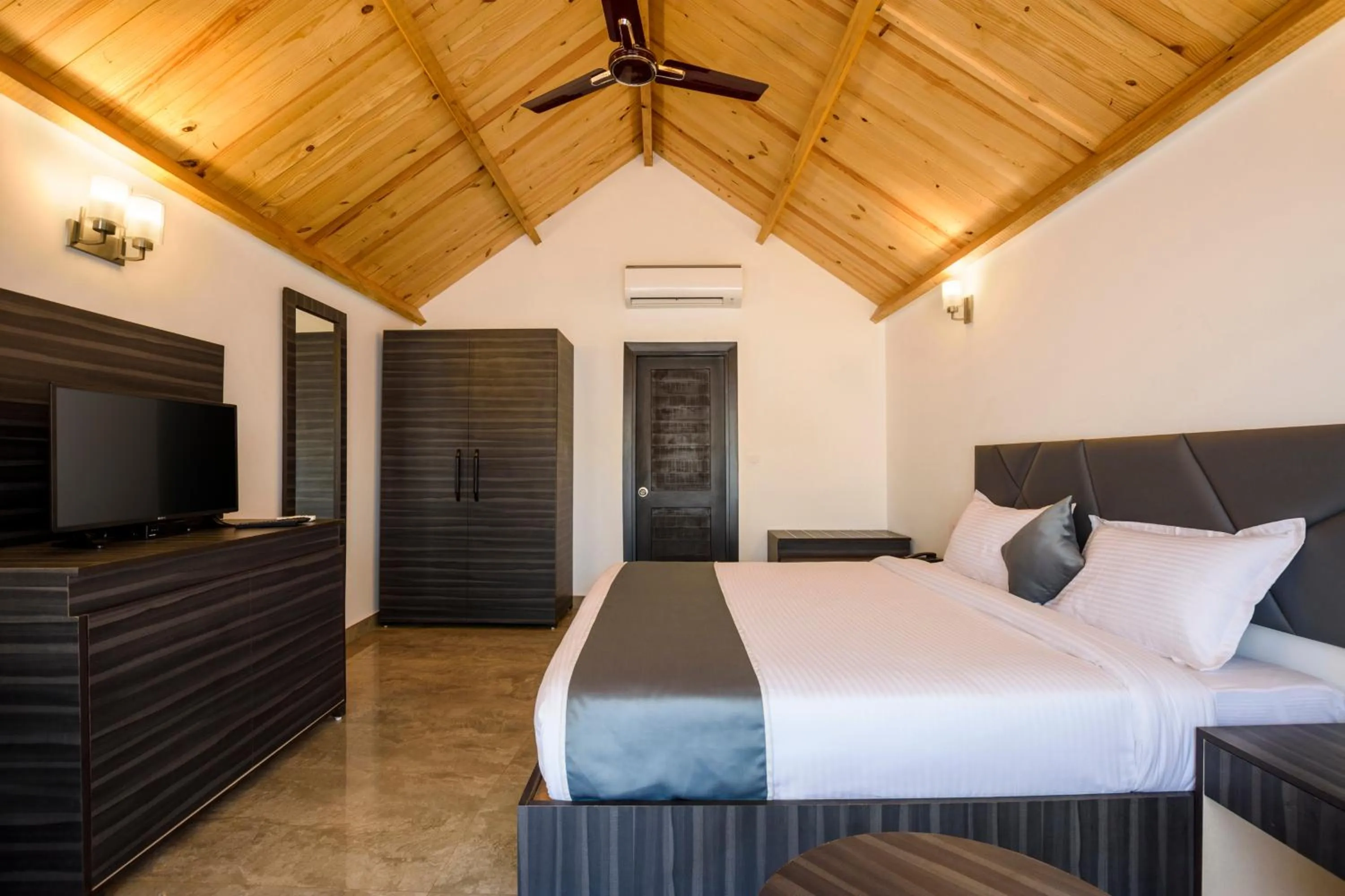 Bed in White Wood Resort By Stone Wood Hotels