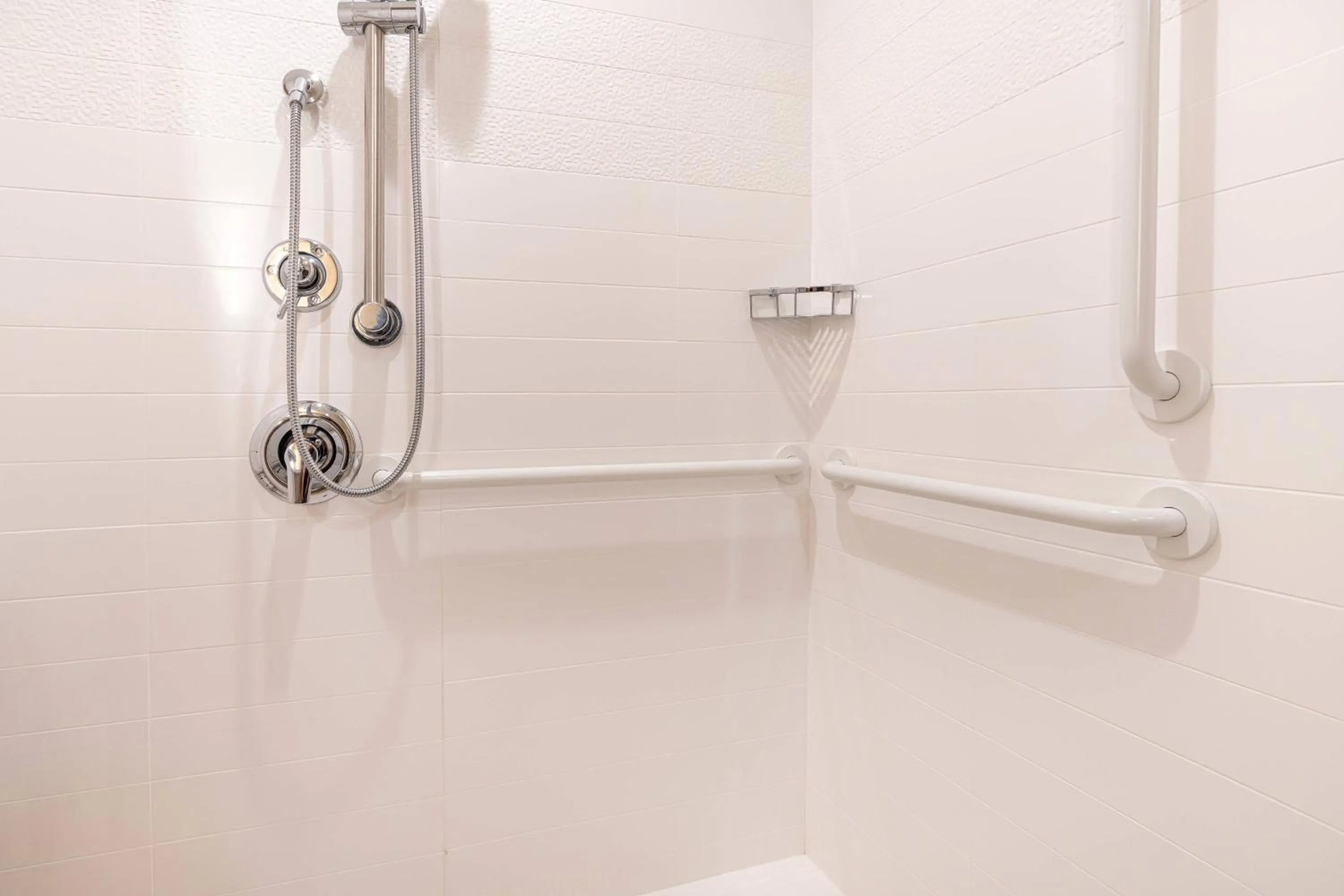 Bathroom in Fairfield Inn & Suites By Marriott Somerset, PA