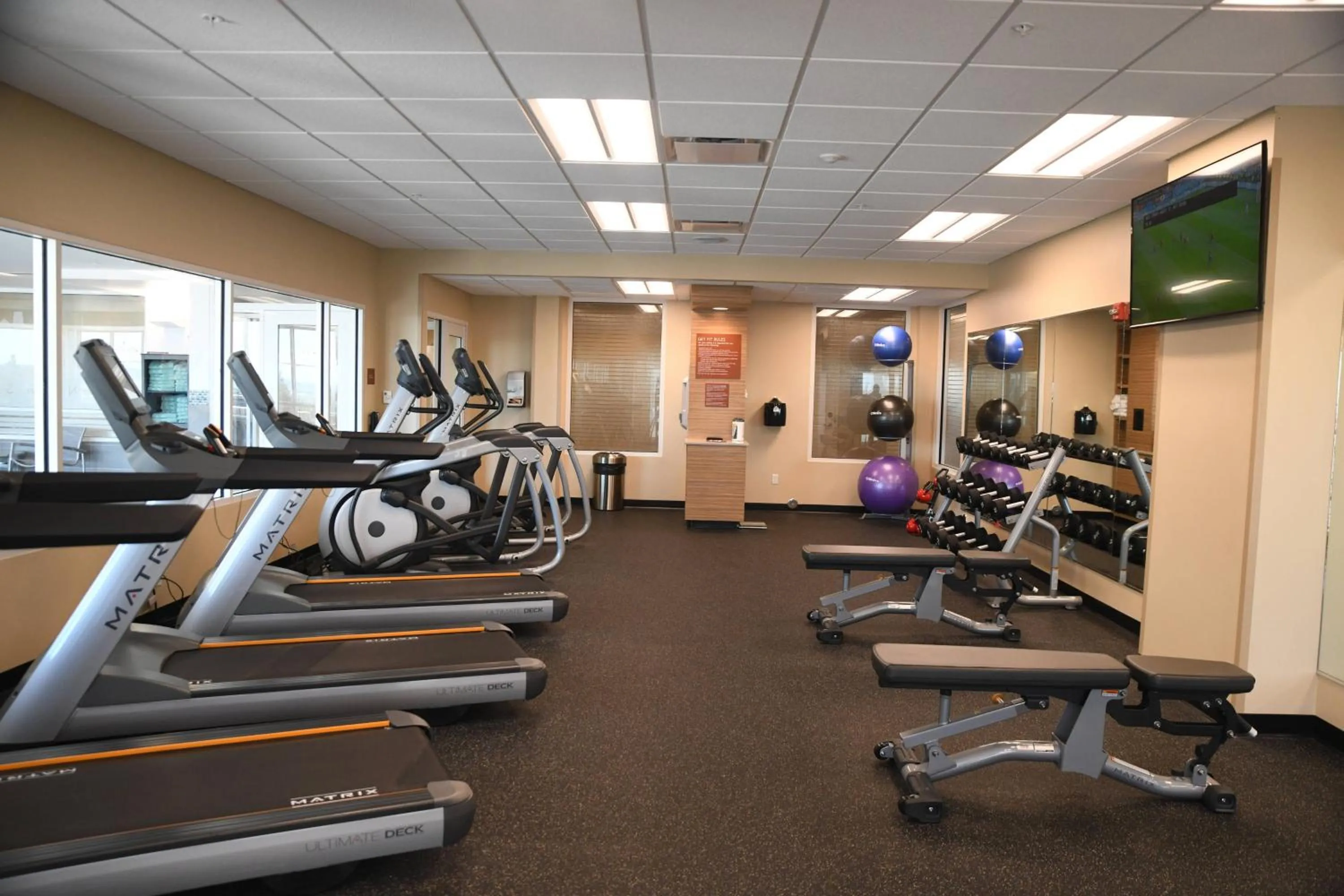 Fitness centre/facilities in TownePlace Suites Kansas City At Briarcliff