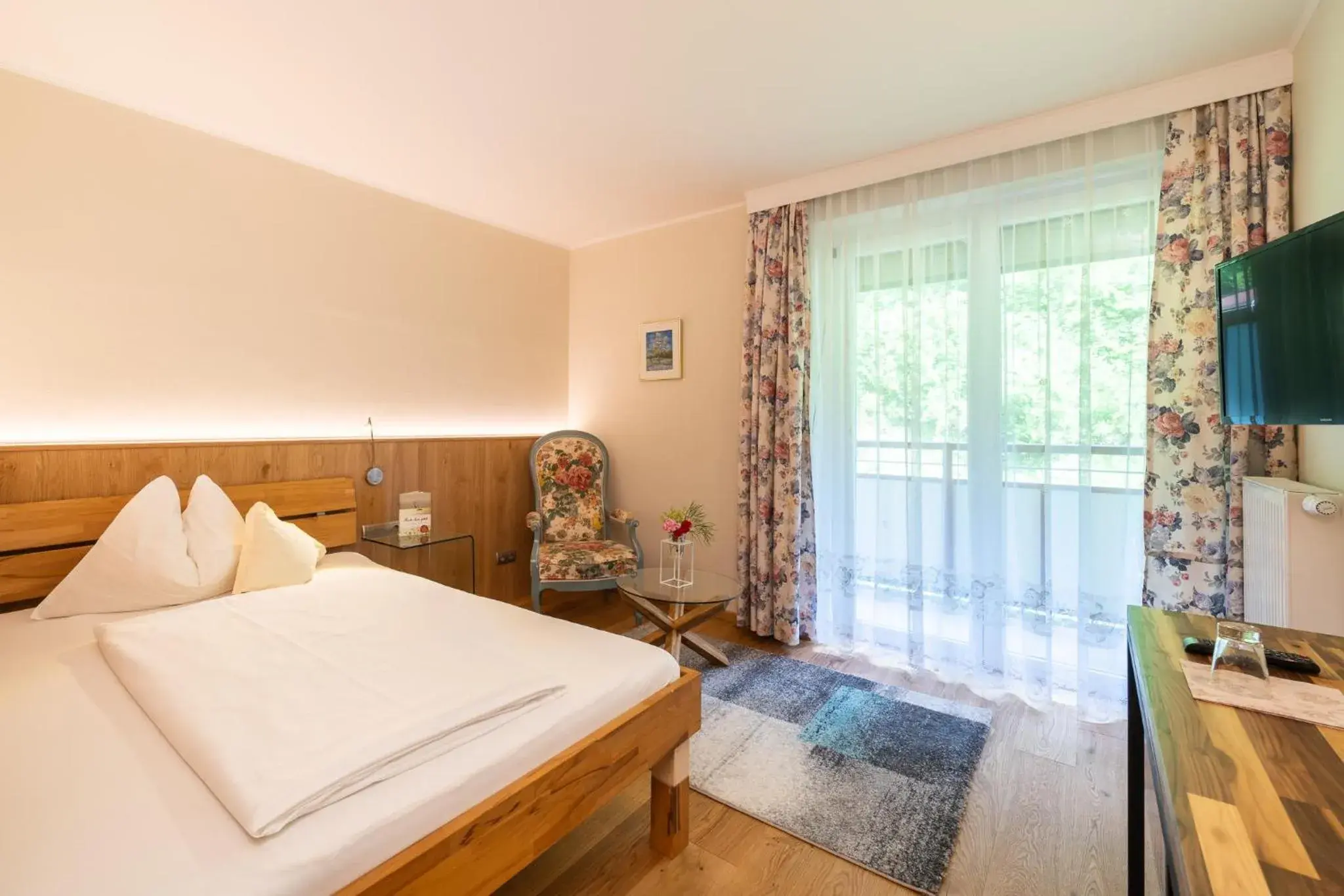 Single Room with Balcony in Hotel Alexanderhof Single Room with Balcony in Hotel Alexanderhof