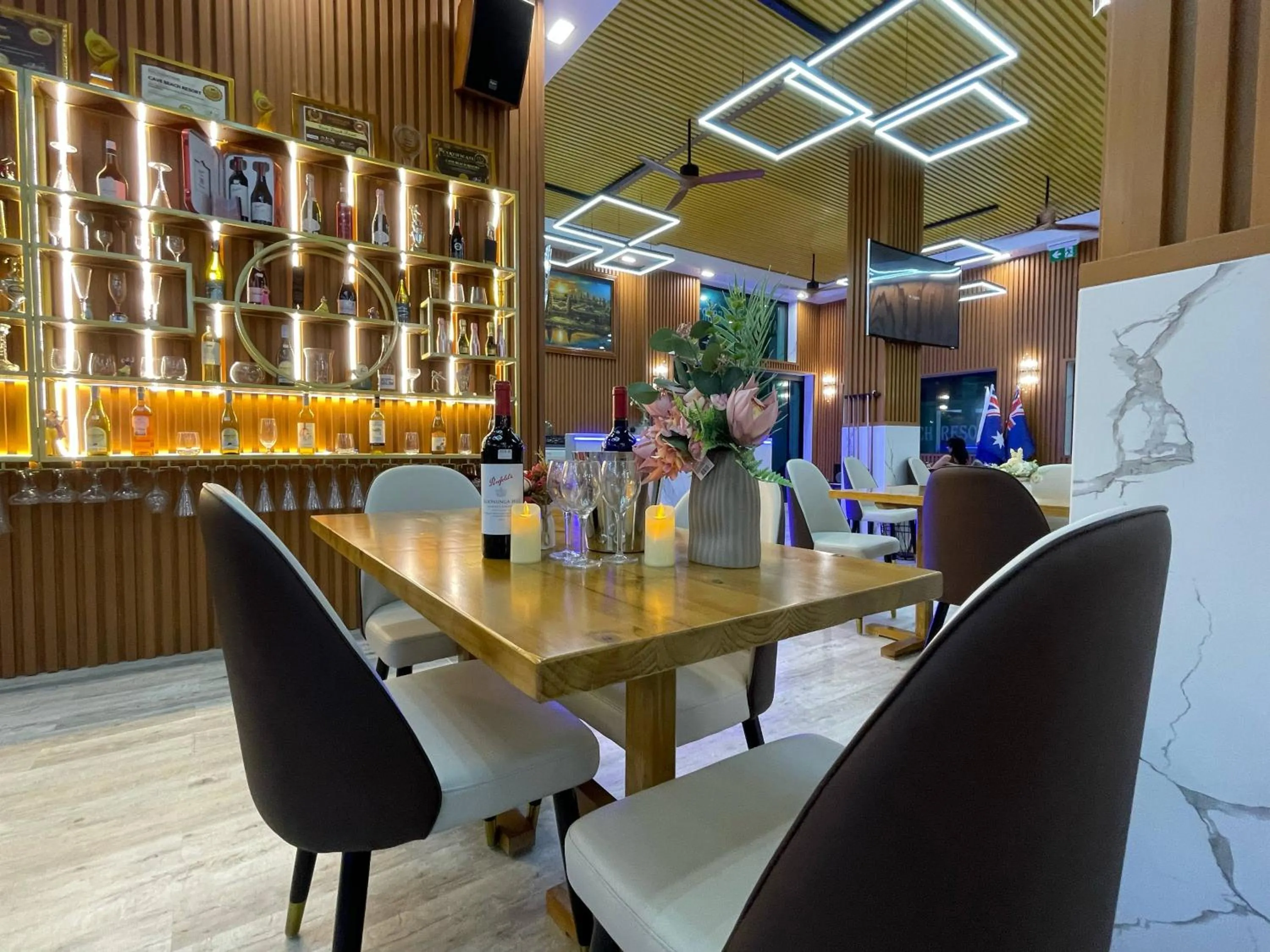 Restaurant/places to eat in Cave Beach Resort - Boutique Accomodation