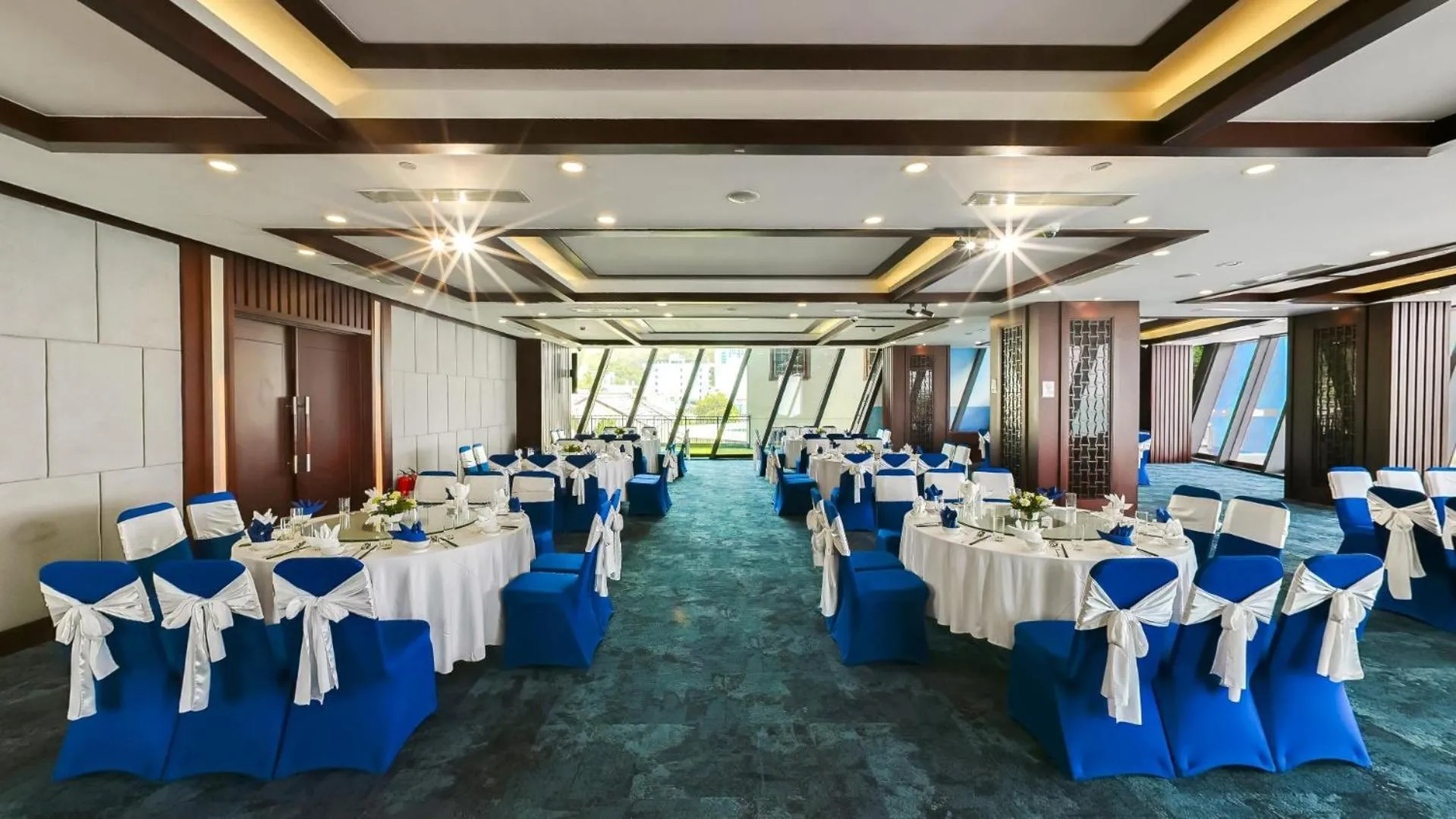 Restaurant/places to eat in Boton Blue Hotel & Spa