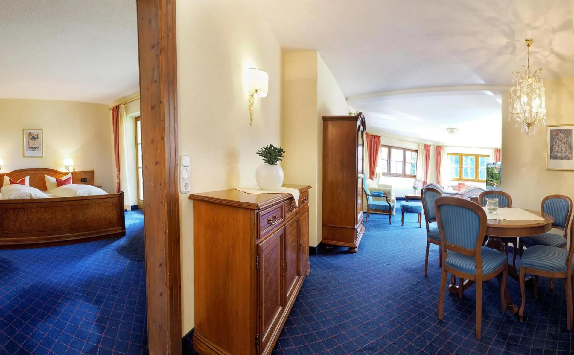 Photo of the whole room, Bed in Wellnesshotel Parkschlössl zu Thyrnau Ihr adults only SPA Resort