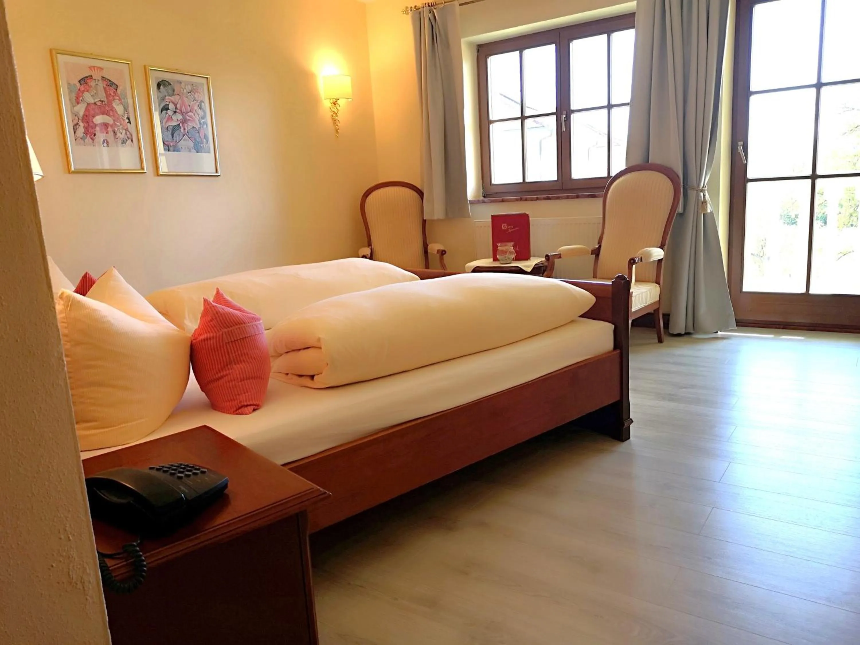 Photo of the whole room, Bed in Wellnesshotel Parkschlössl zu Thyrnau Ihr adults only SPA Resort