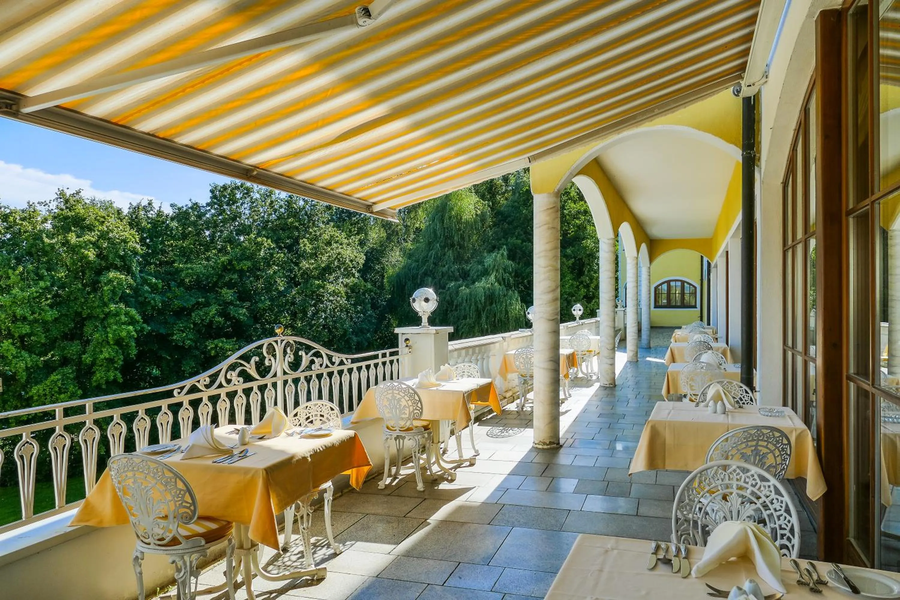 Restaurant/places to eat in Wellnesshotel Parkschlössl zu Thyrnau Ihr adults only SPA Resort