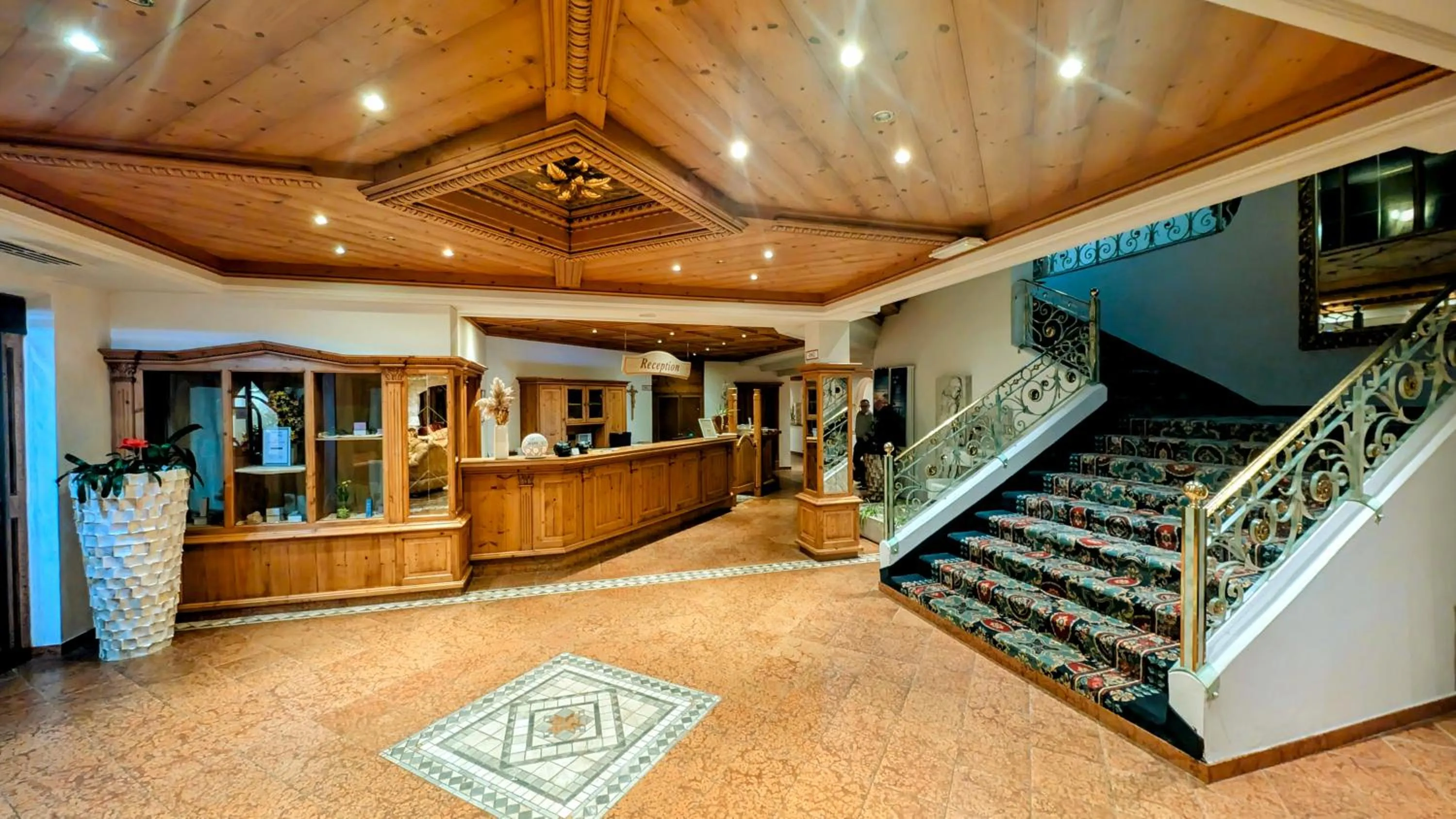 Lobby or reception in Wellnesshotel Parkschlössl zu Thyrnau Ihr adults only SPA Resort