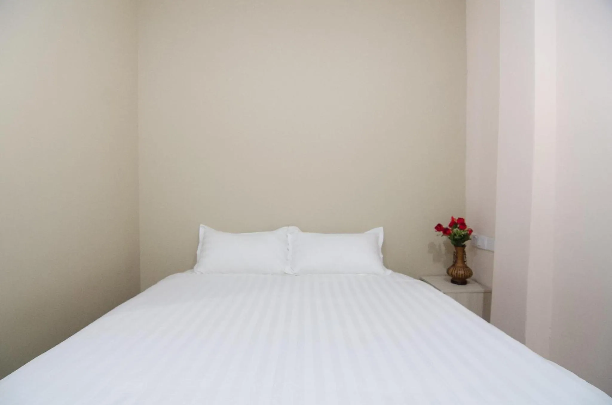 Bedroom, Bed in Hotel Raja Bot