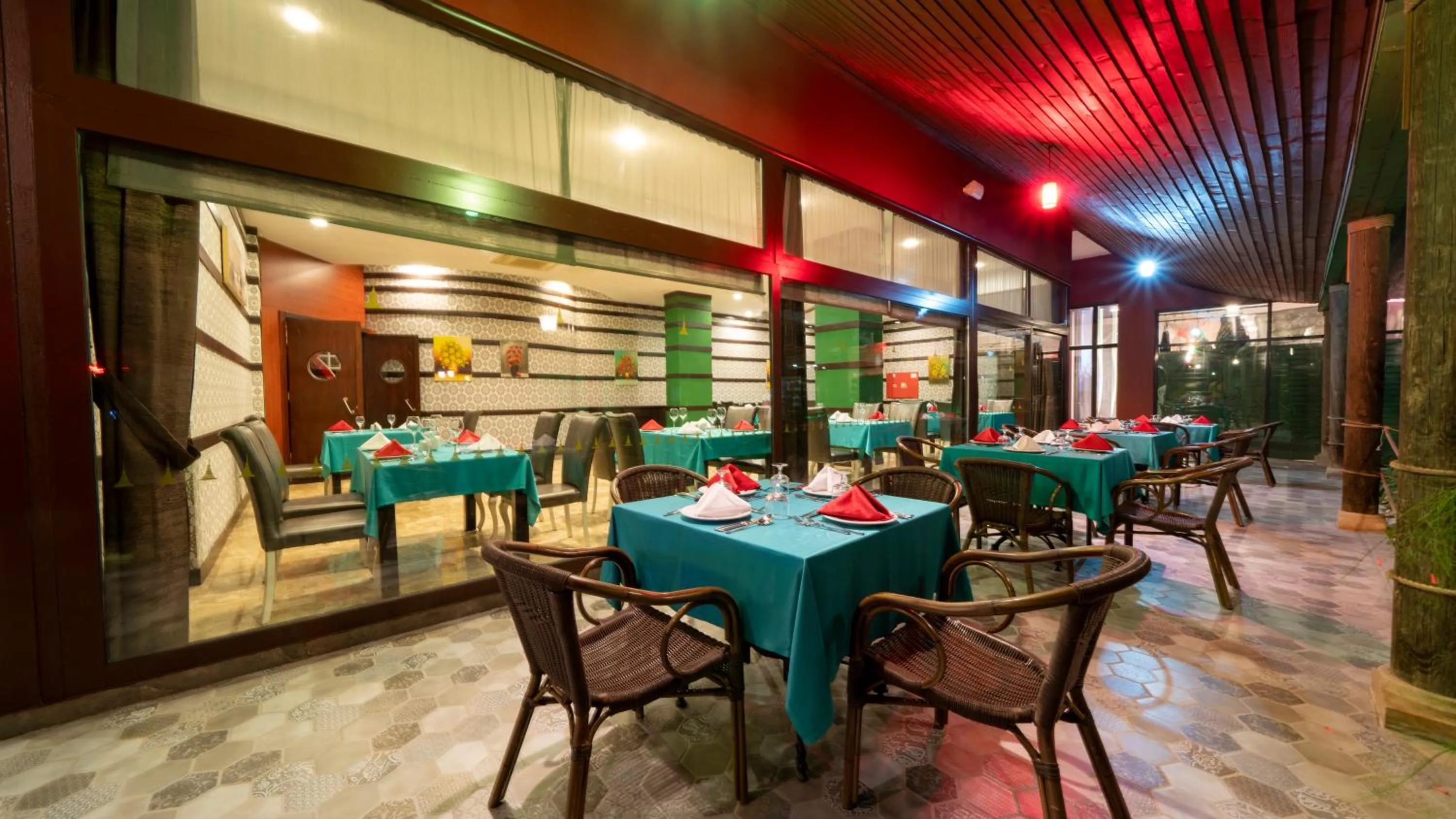 Restaurant/places to eat in Siam Elegance Hotel & Spa