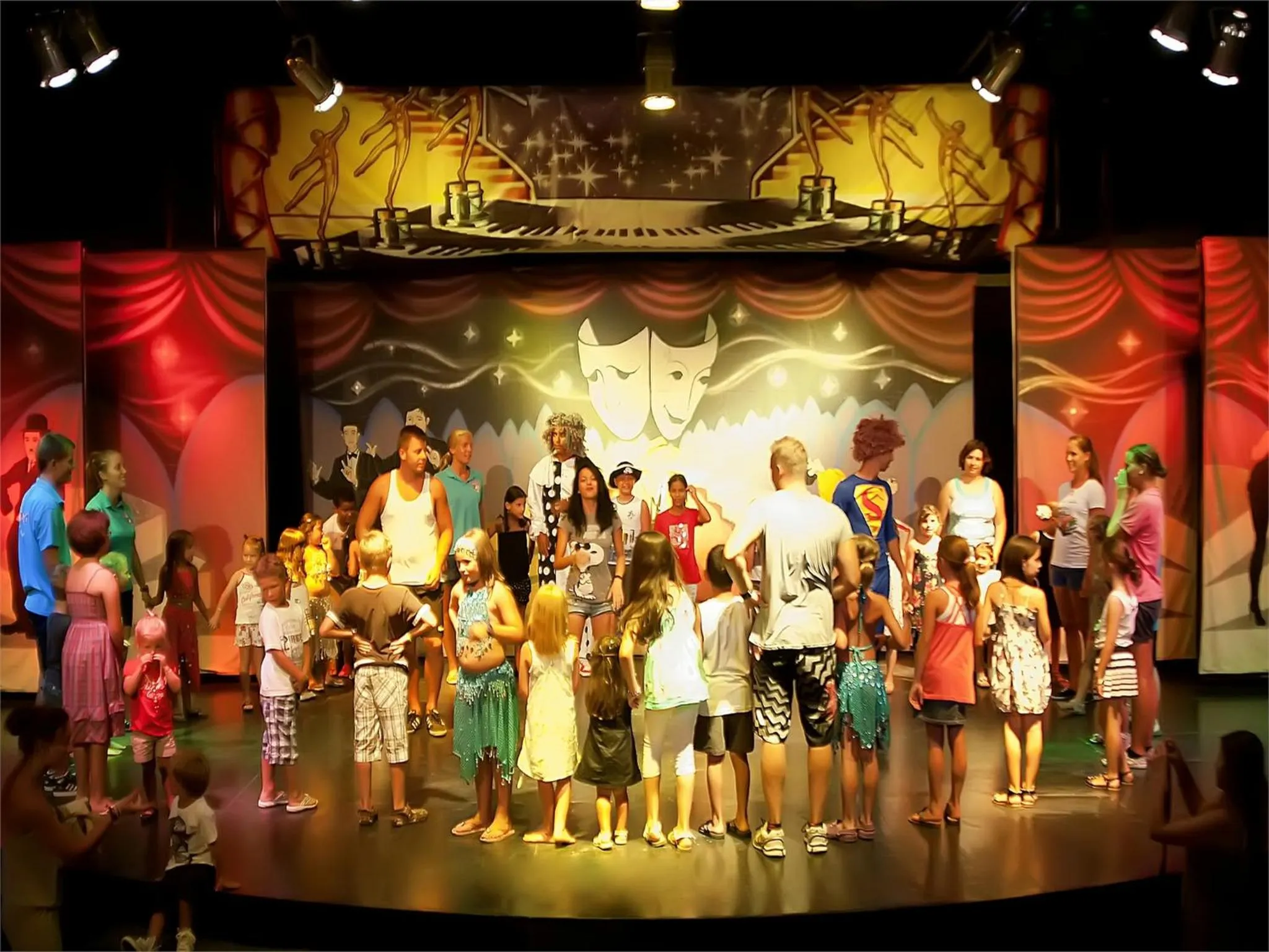 Evening entertainment in Siam Elegance Hotel & Spa