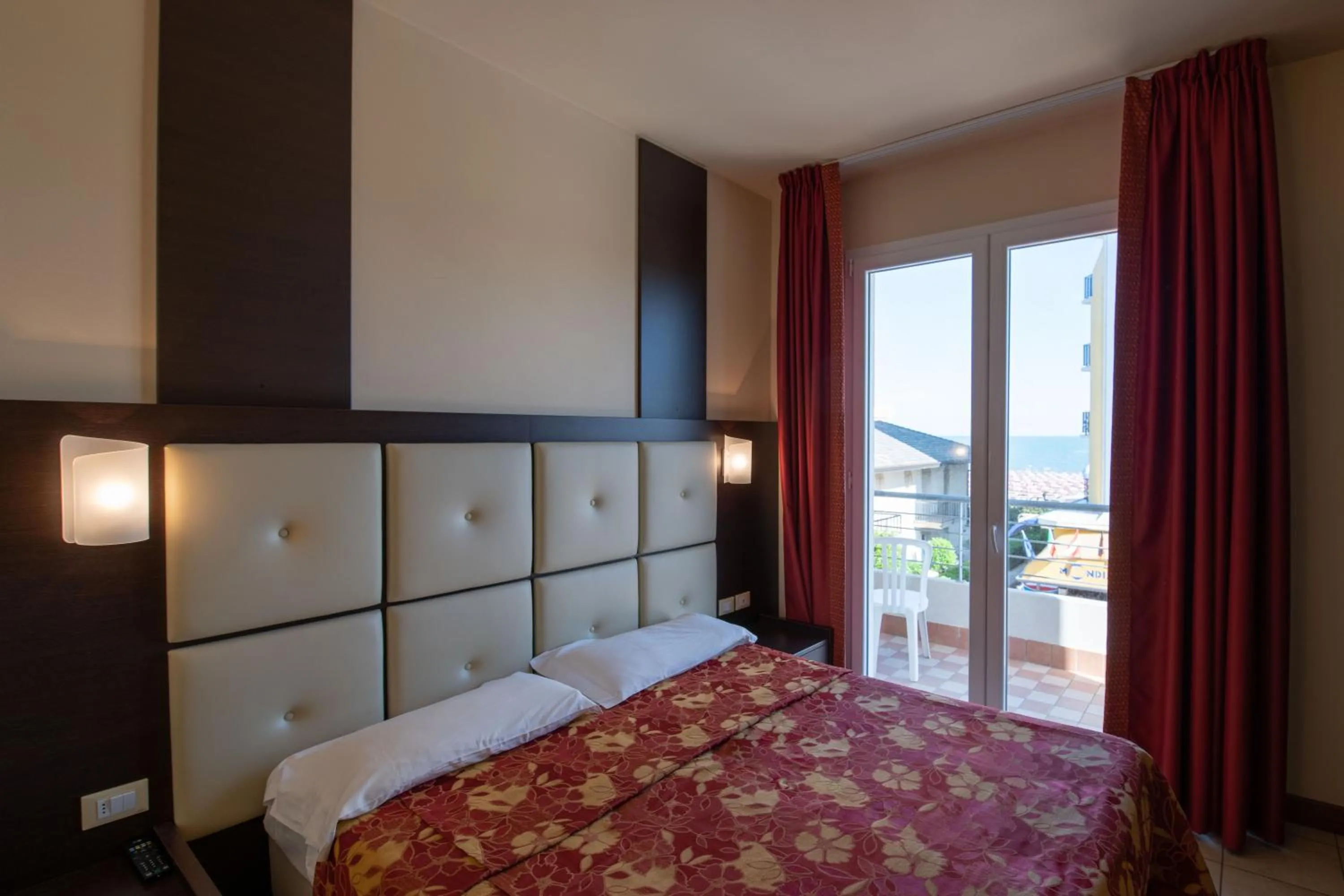 Photo of the whole room, Bed in Hotel Mondial