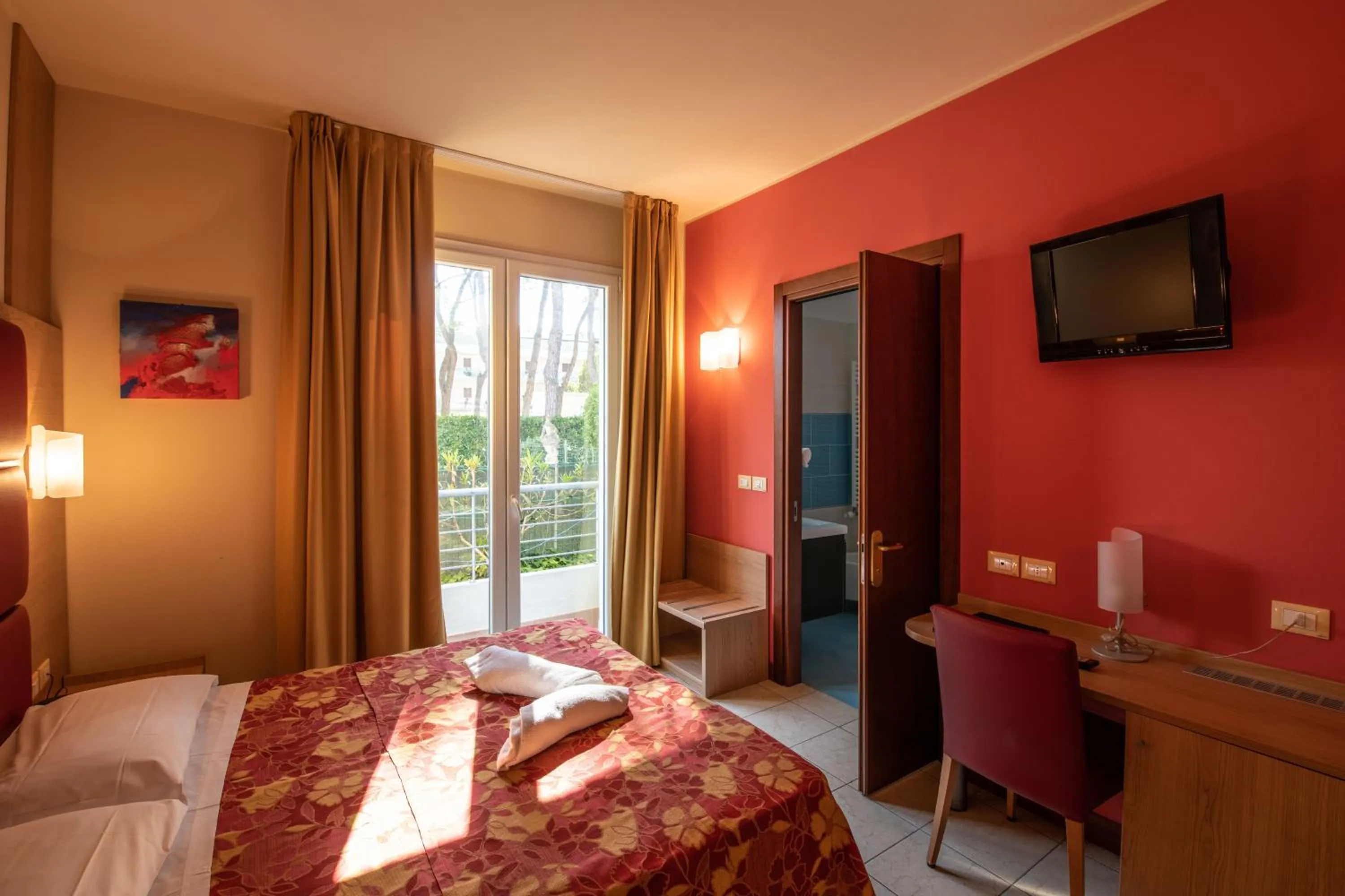 Photo of the whole room, Bed in Hotel Mondial