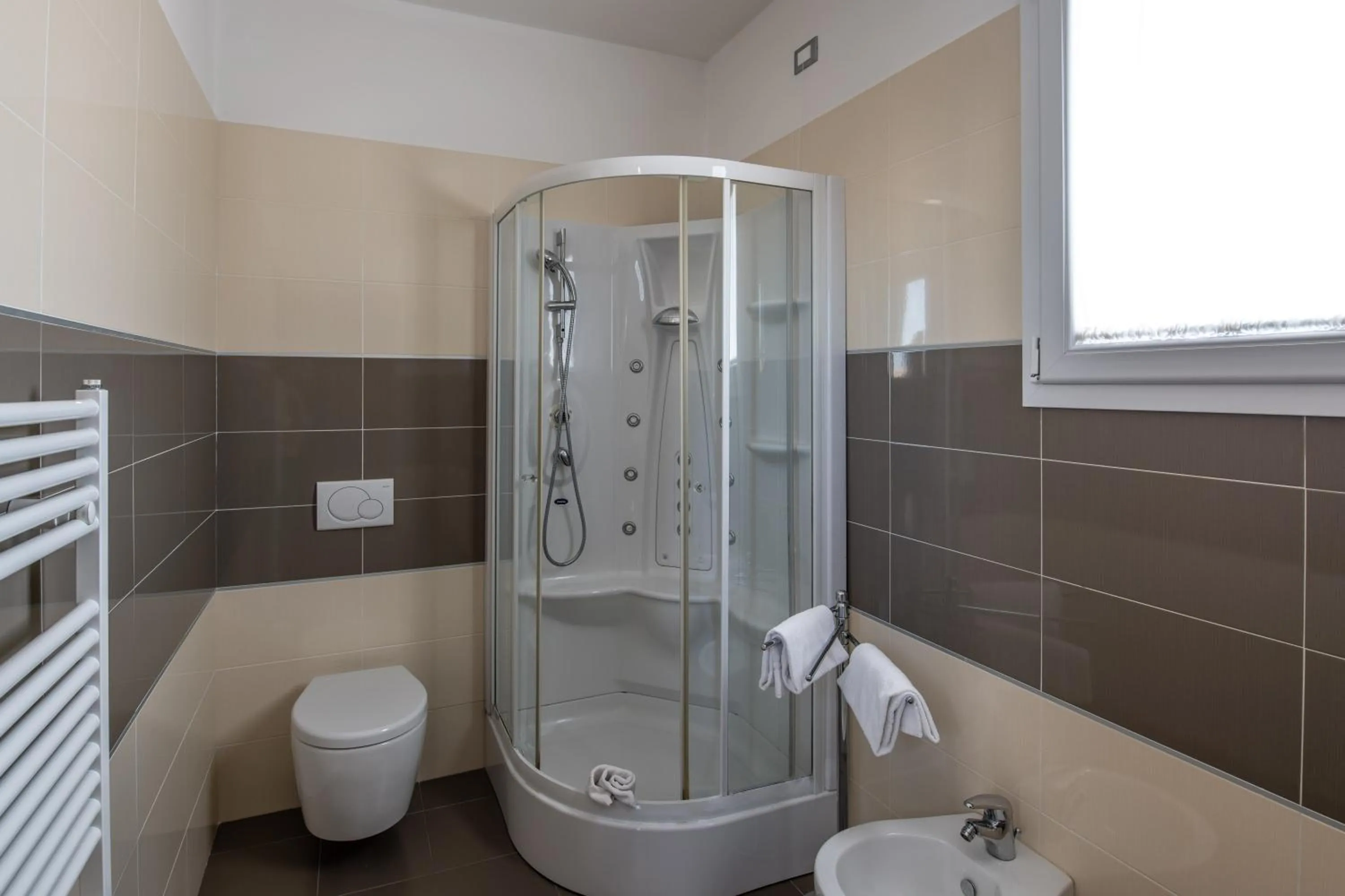 Shower in Hotel Mondial