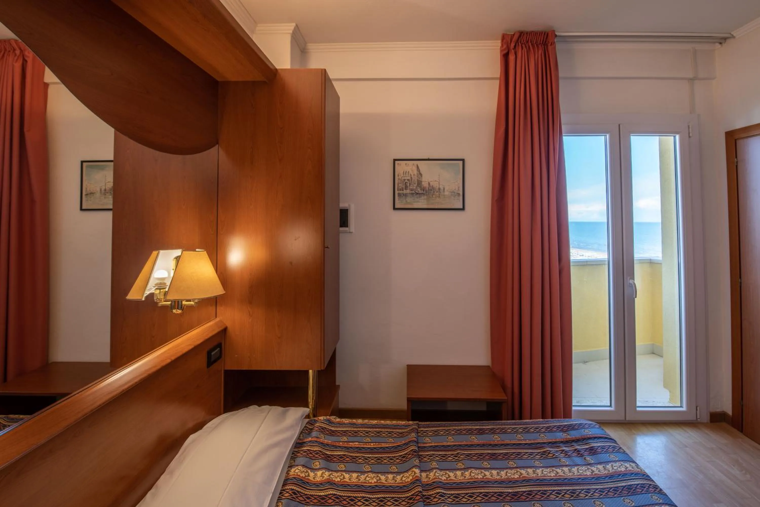 Bed in Hotel Mondial