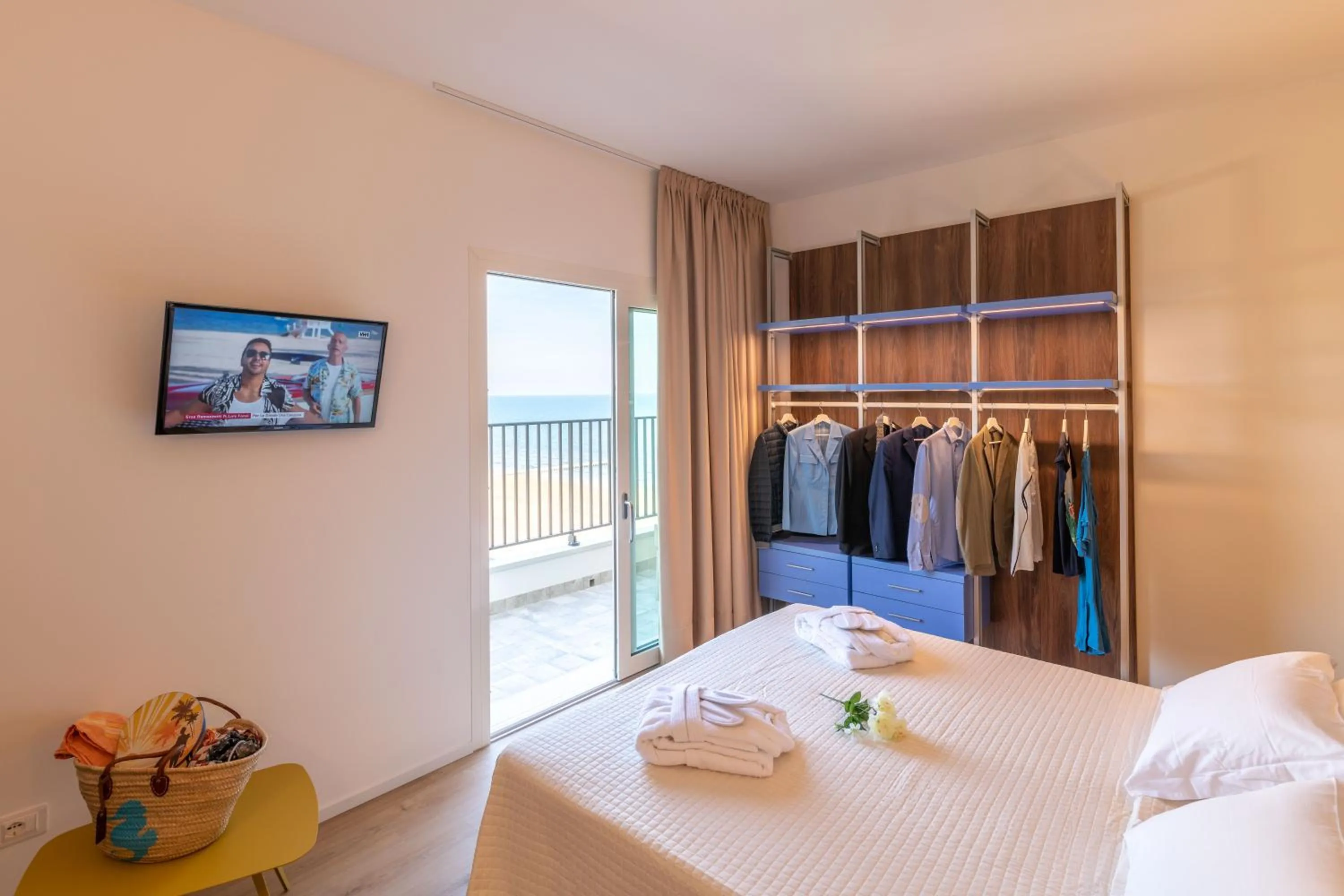 View (from property/room), Bed in Hotel Mondial