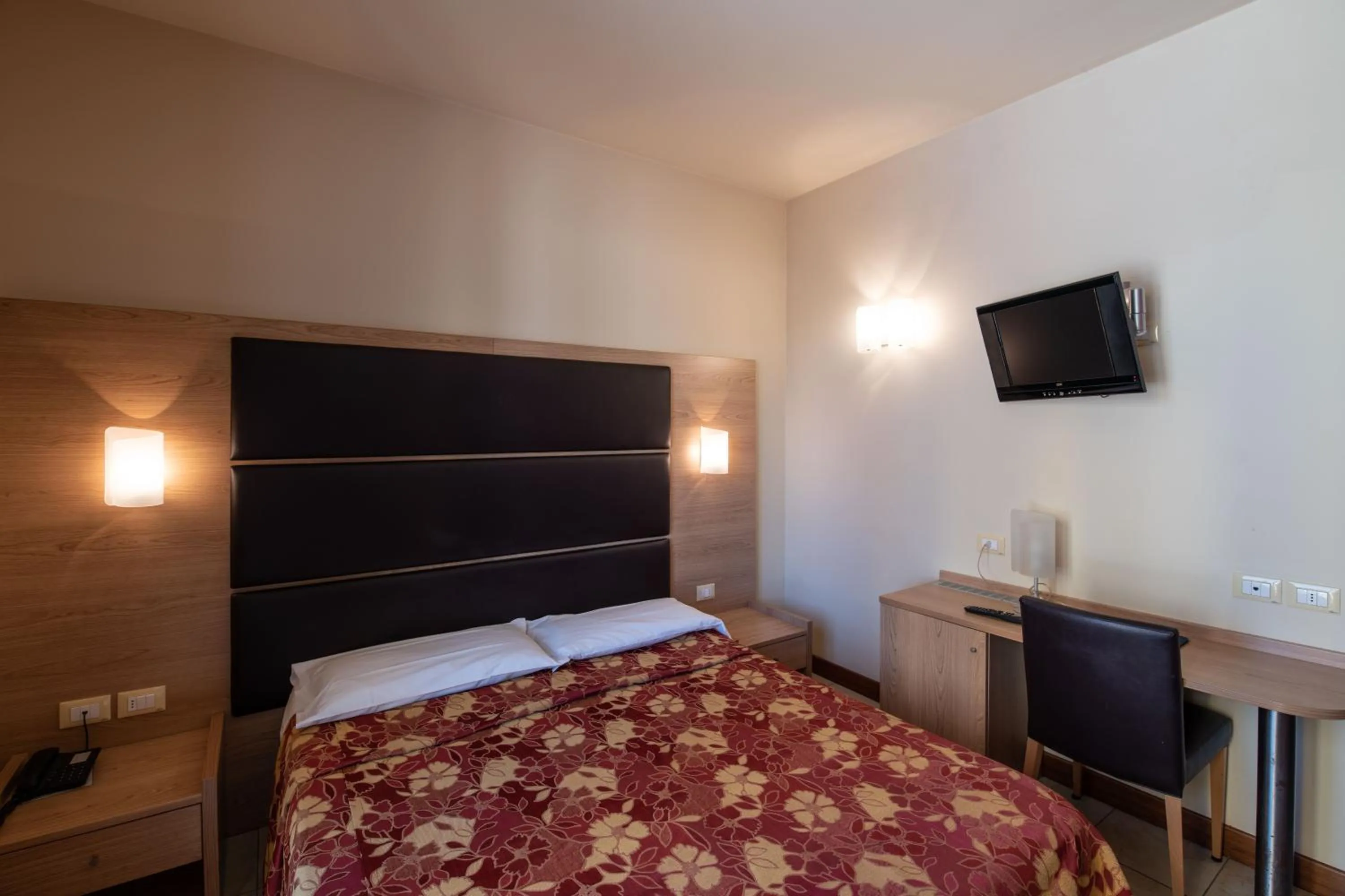 TV and multimedia, Bed in Hotel Mondial