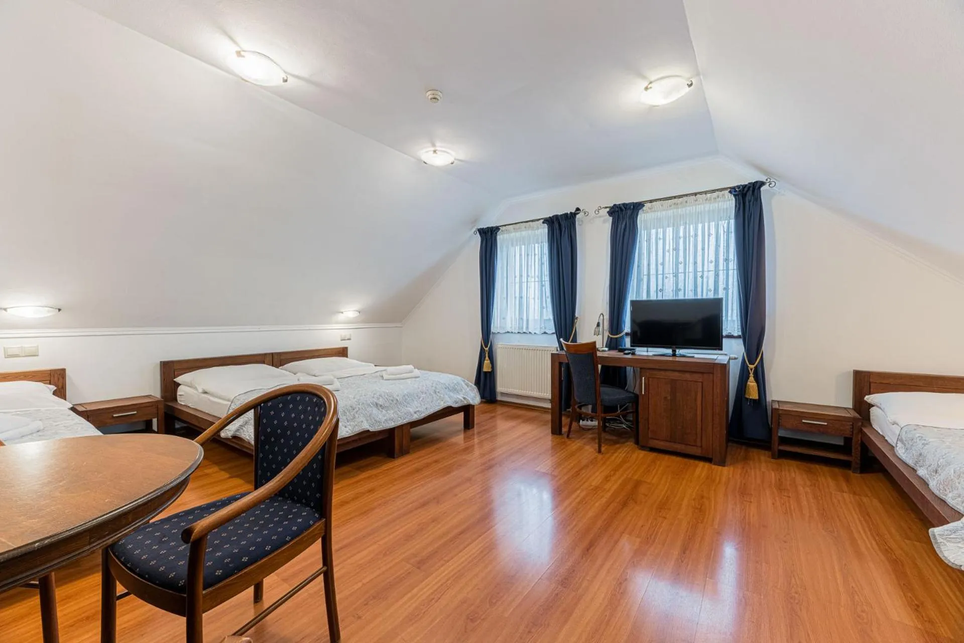 Bedroom, Bed in Hotel Amalia