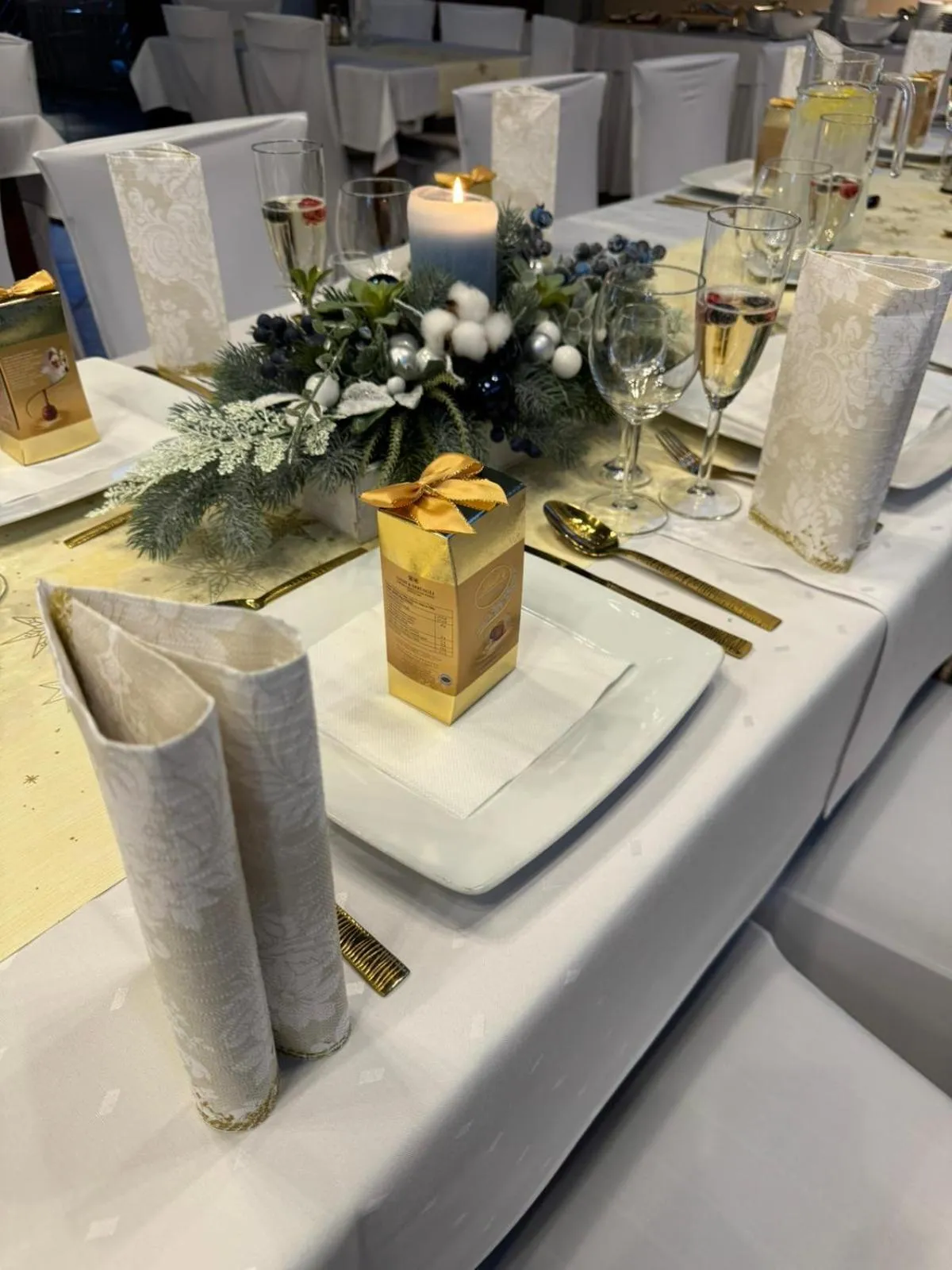 Restaurant/places to eat in Hotel Amalia