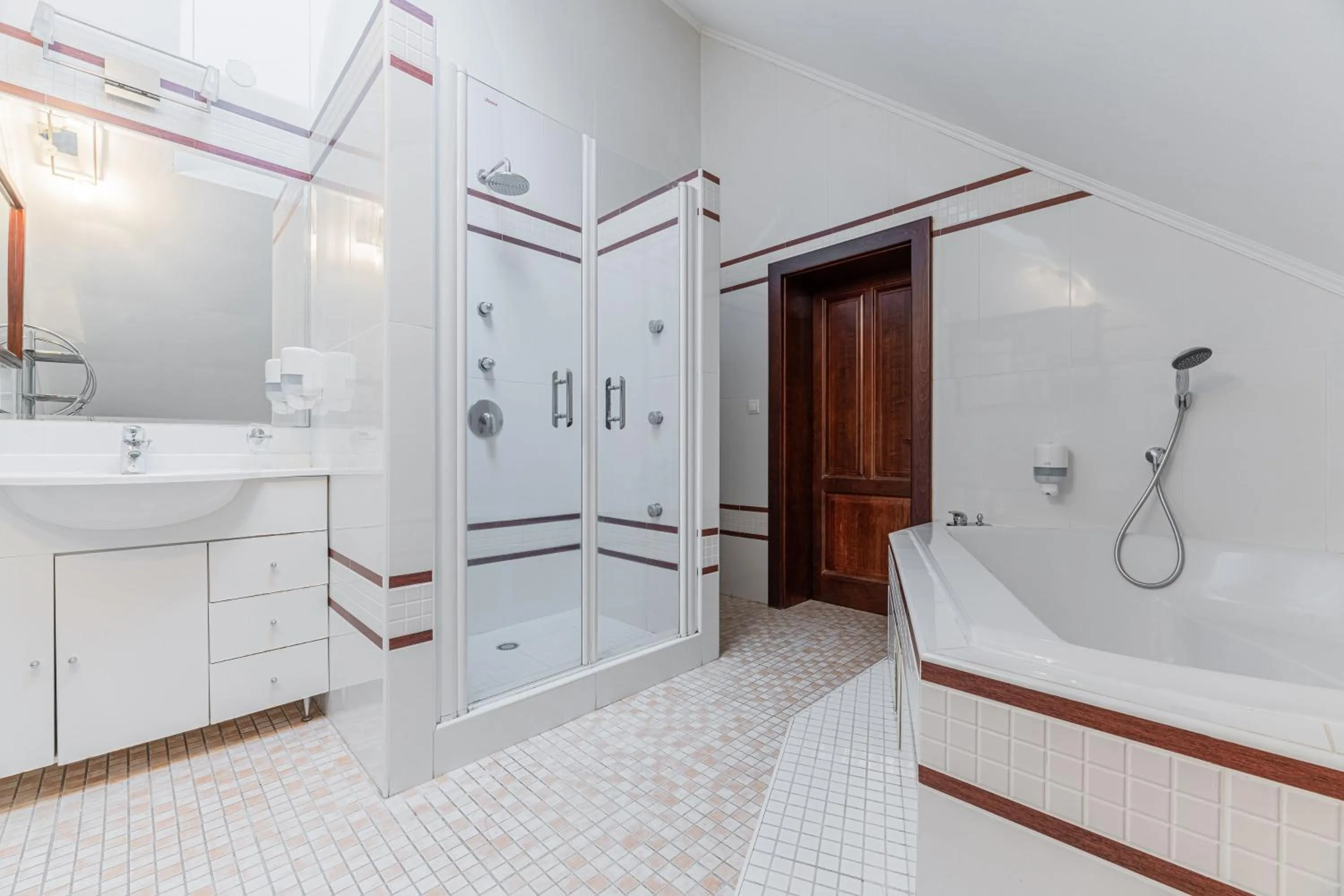 Shower in Hotel Amalia