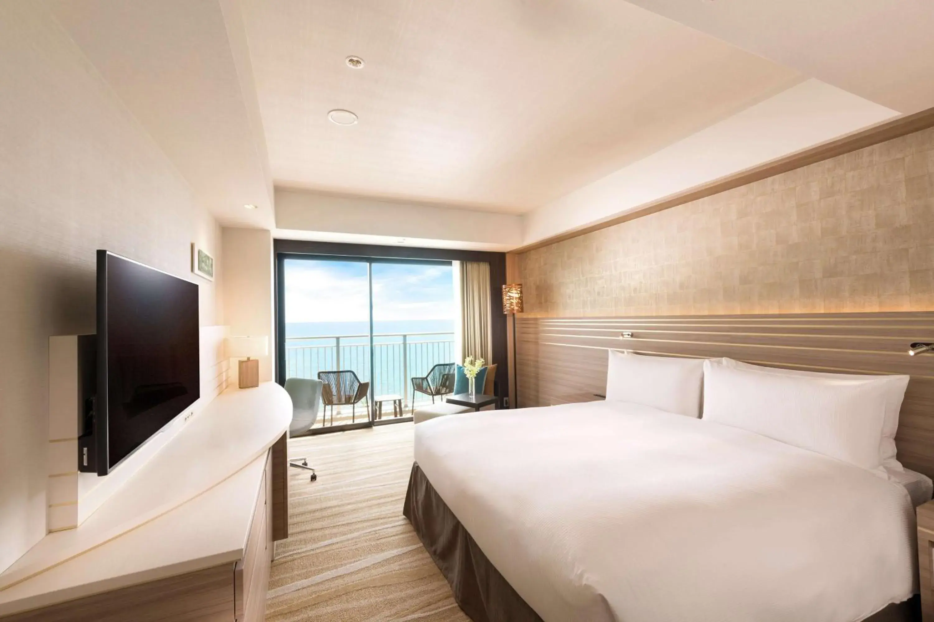 King Room with Balcony and Ocean View in DoubleTree by Hilton Okinawa Chatan Resort King Room with Balcony and Ocean View in DoubleTree by Hilton Okinawa Chatan Resort