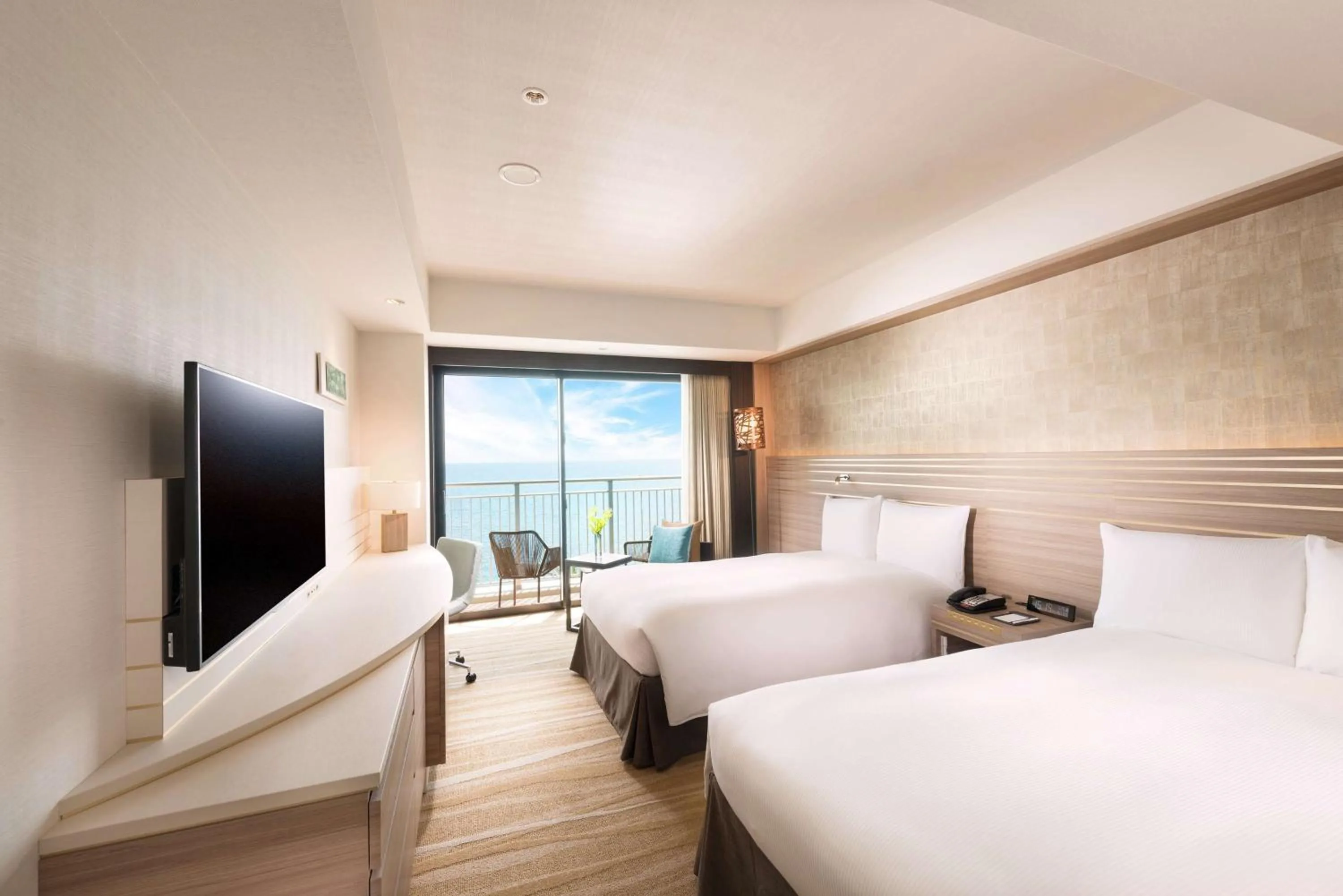 Bed in DoubleTree by Hilton Okinawa Chatan Resort