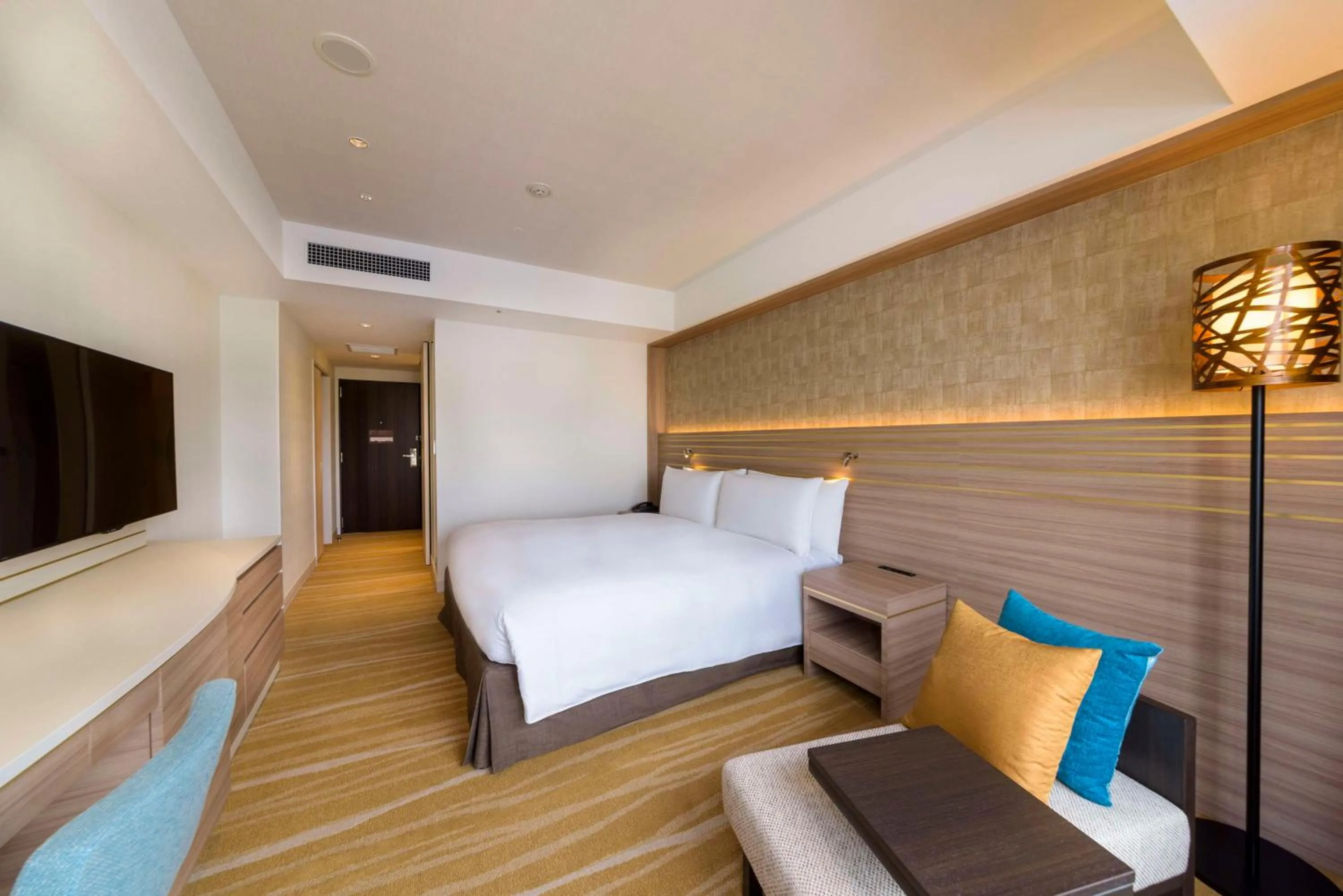 Bedroom, Bed in DoubleTree by Hilton Okinawa Chatan Resort