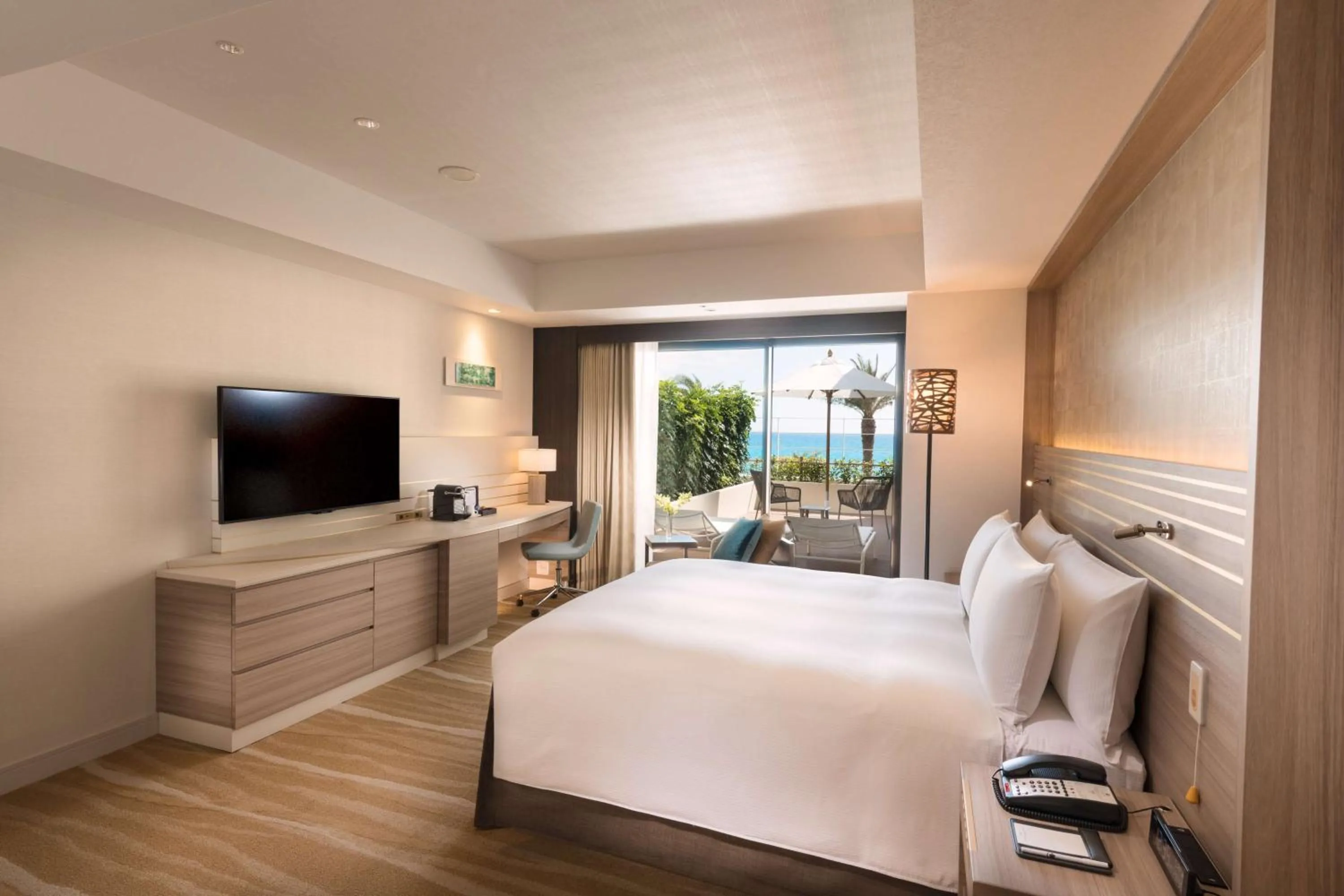 Bedroom, Bed in DoubleTree by Hilton Okinawa Chatan Resort