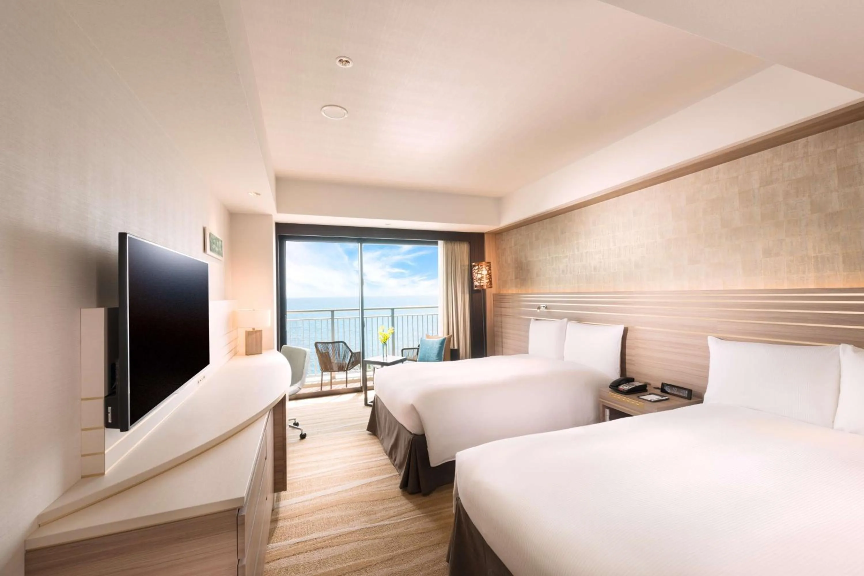 Bed in DoubleTree by Hilton Okinawa Chatan Resort