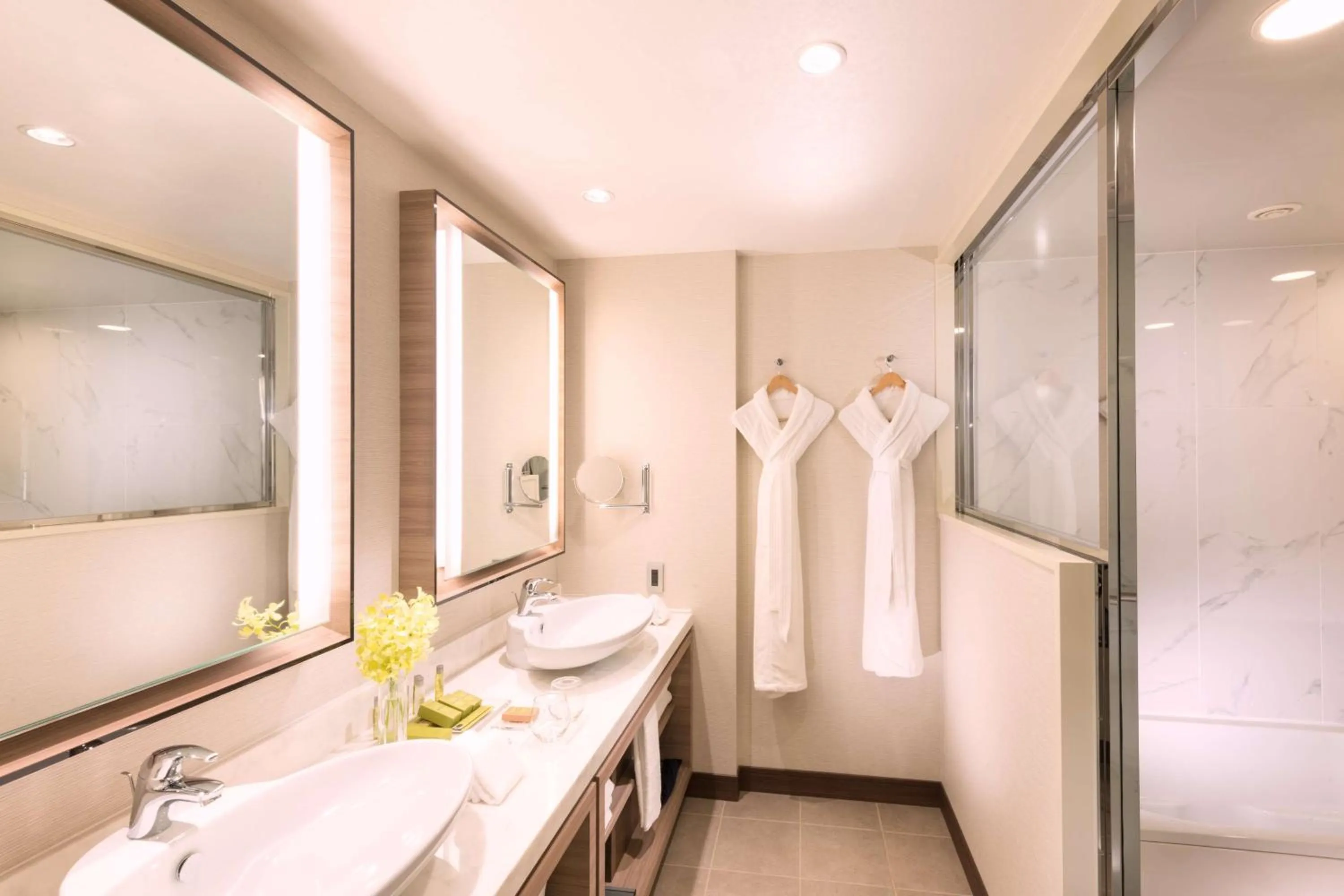 Bed in DoubleTree by Hilton Okinawa Chatan Resort