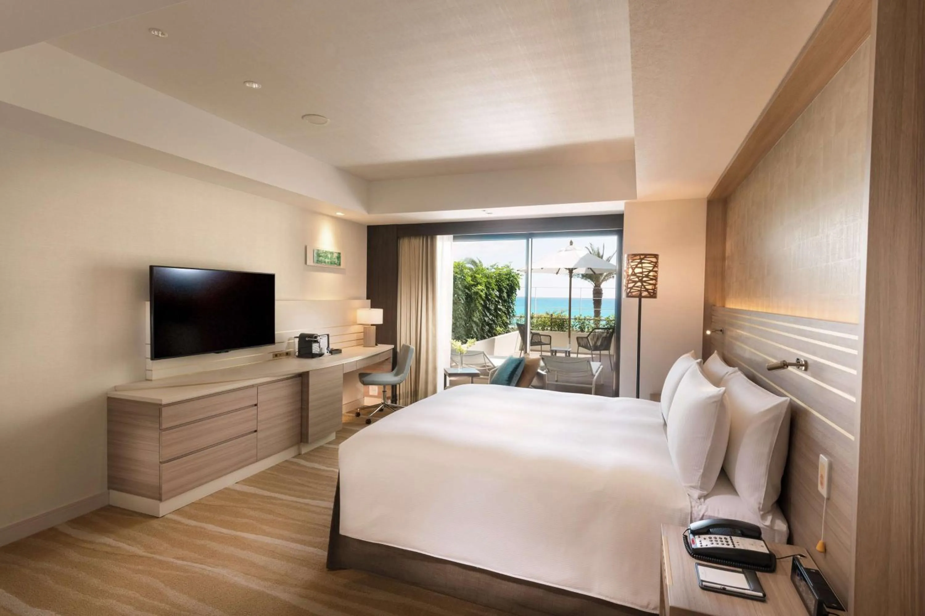 Bed in DoubleTree by Hilton Okinawa Chatan Resort