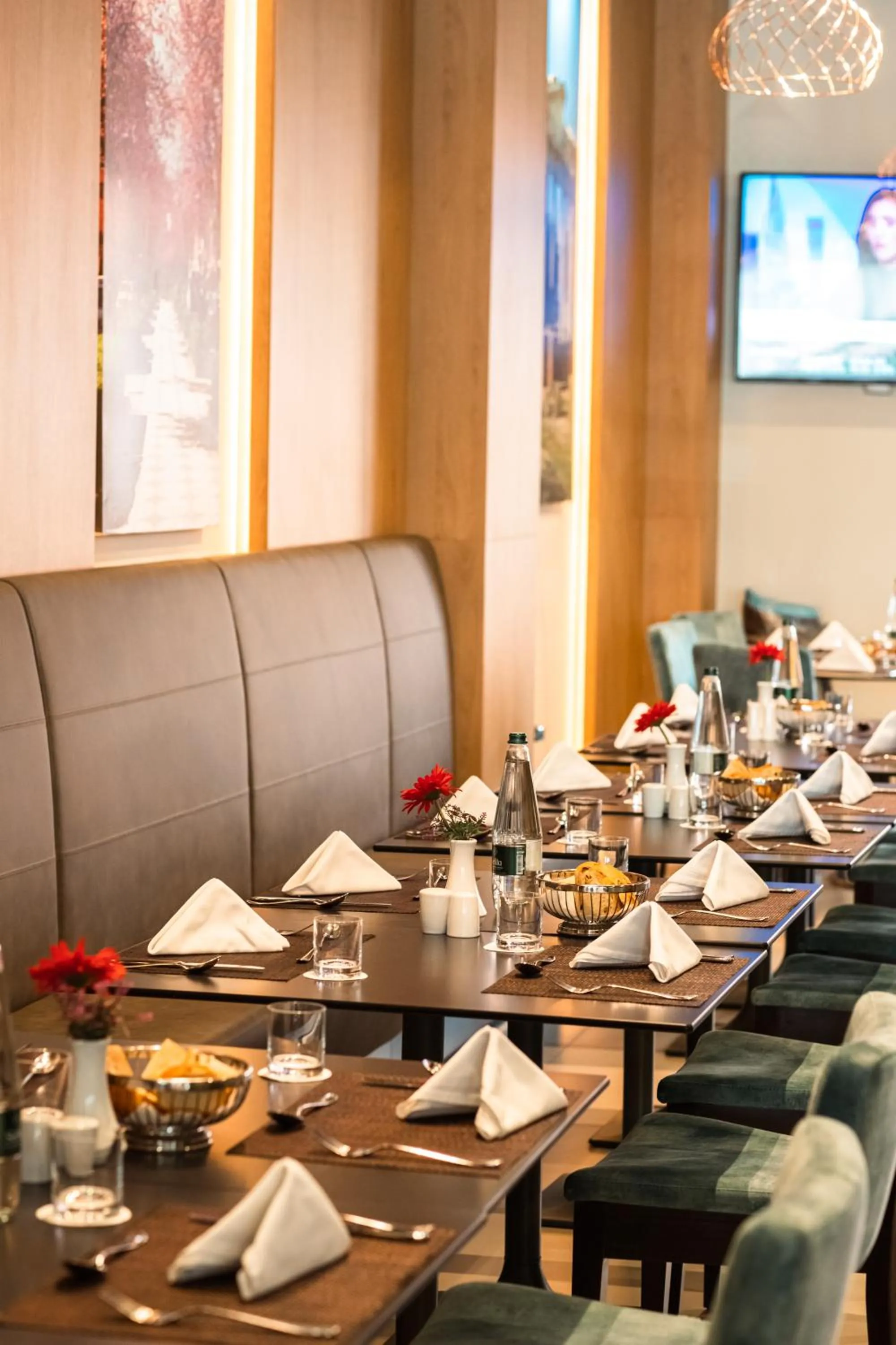 Restaurant/places to eat in Hilton Garden Inn Tirana