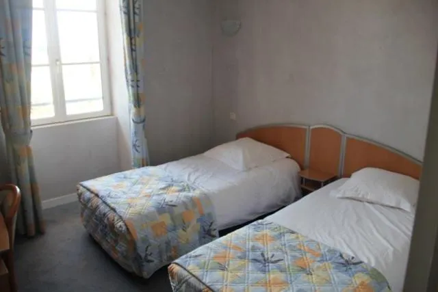 Bed in Logis Hôtel de France restaurant le Lucullus