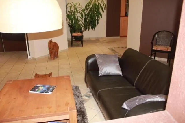 Lobby or reception in Logis Hôtel de France restaurant le Lucullus