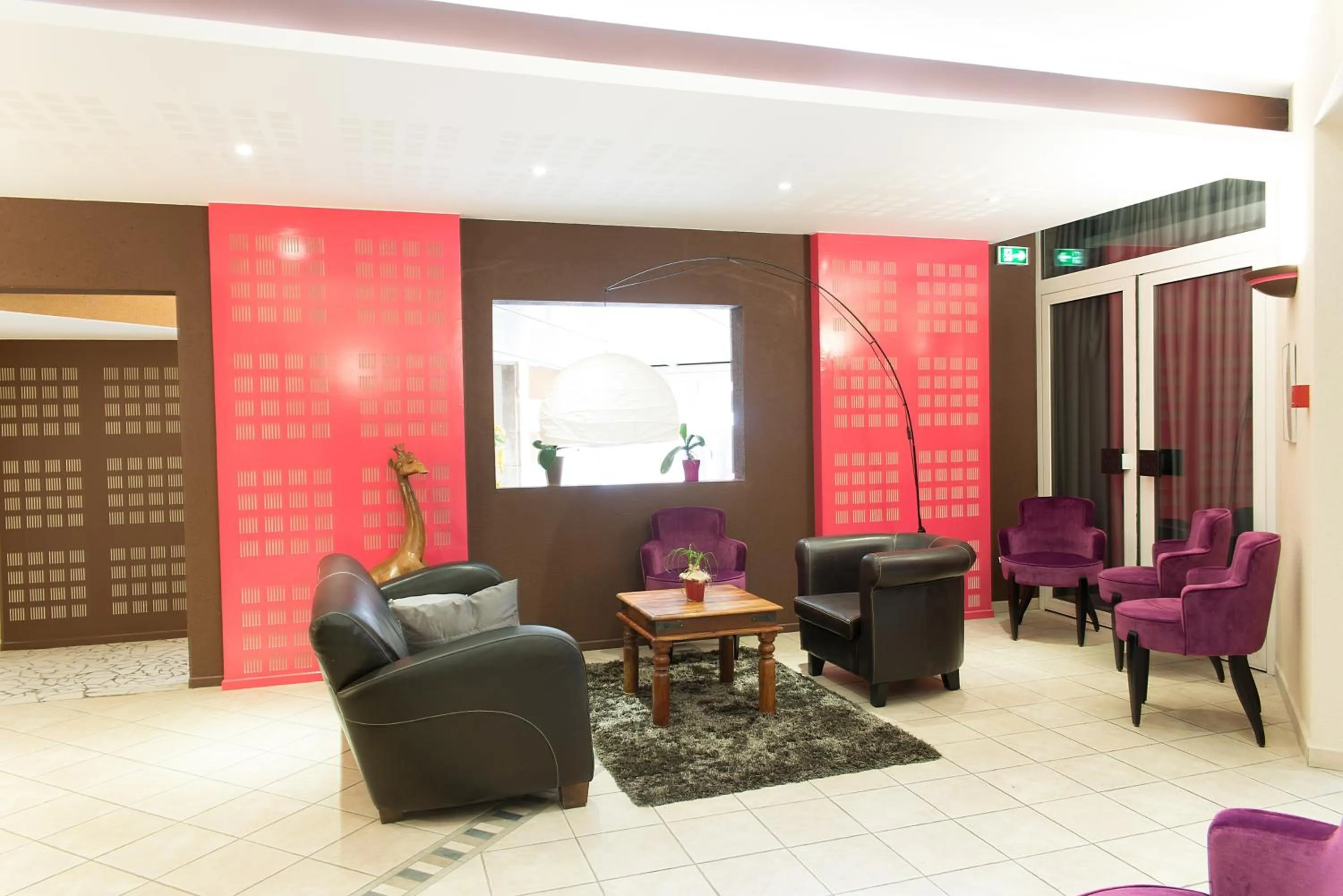 Lobby or reception in Logis Hôtel de France restaurant le Lucullus